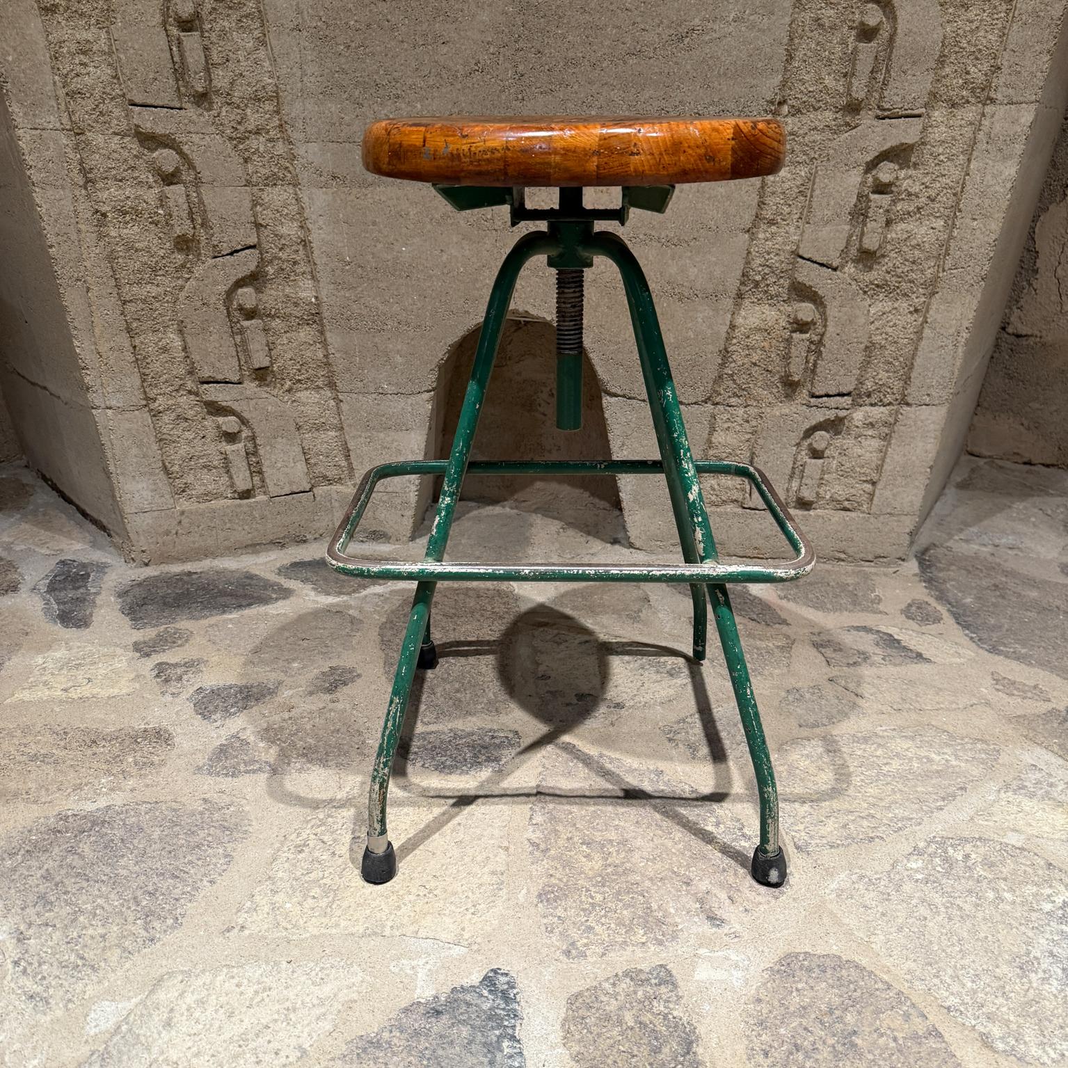 Antique French Industrial Metal Chair Drafting Stool (sgabello da disegno) in vendita 3