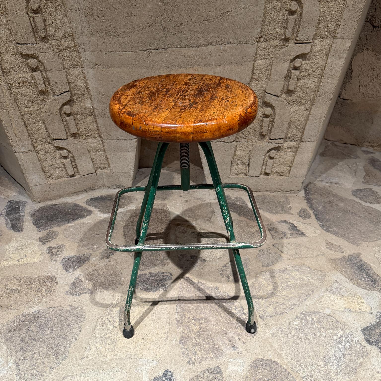 Antique French Industrial Metal Chair Drafting Stool (sgabello da disegno) in vendita 4