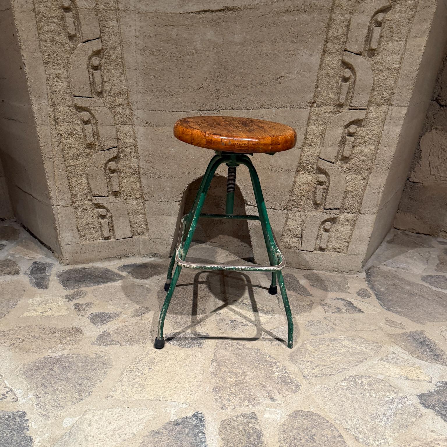 Antique French Industrial Metal Chair Drafting Stool (sgabello da disegno) in vendita 5