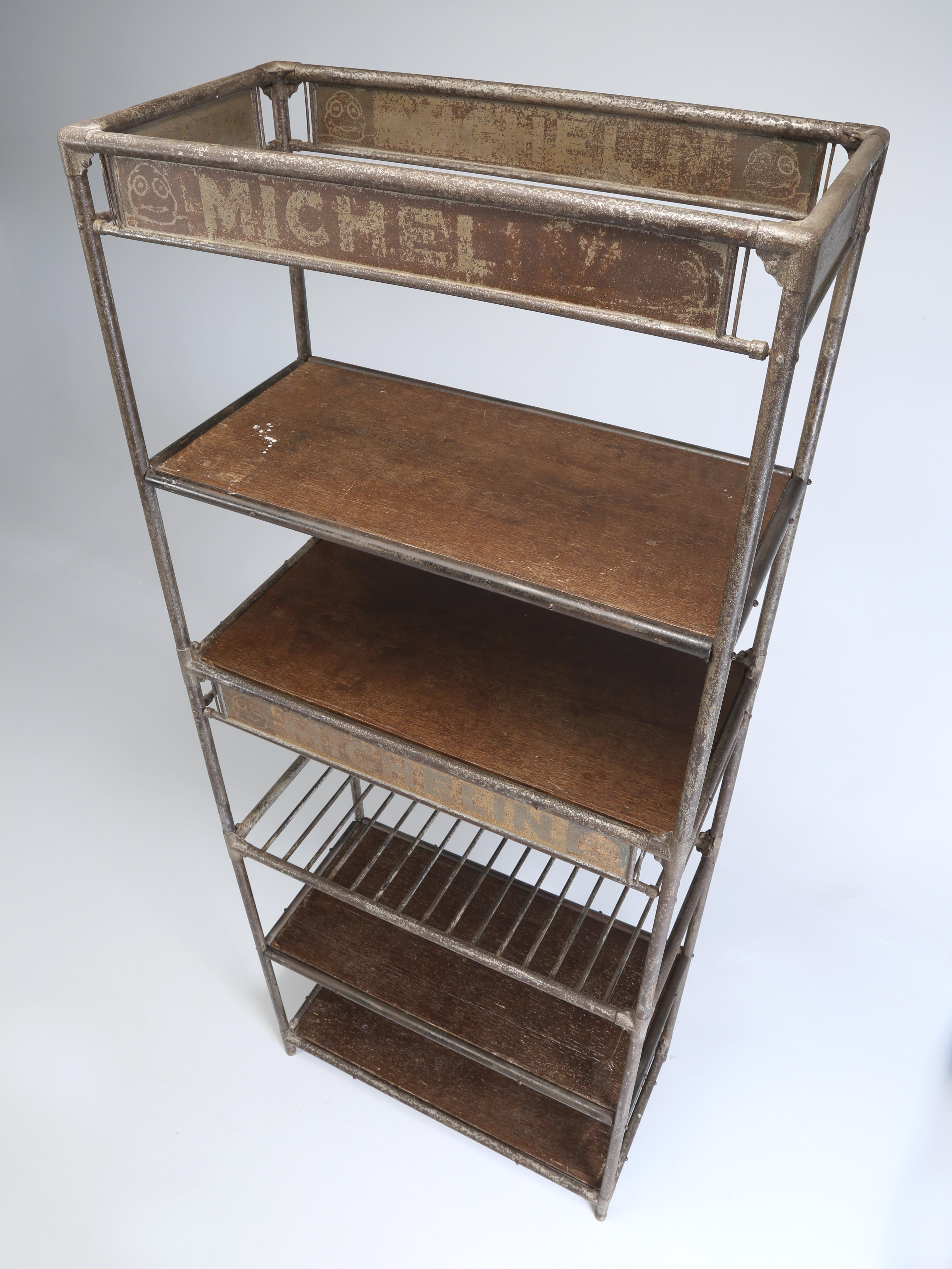 Michelin Antiker französischer Industriestahl-Regalschrank aus Stahl, hergestellt in Frankreich, um 1900-1920 (Industriell) im Angebot