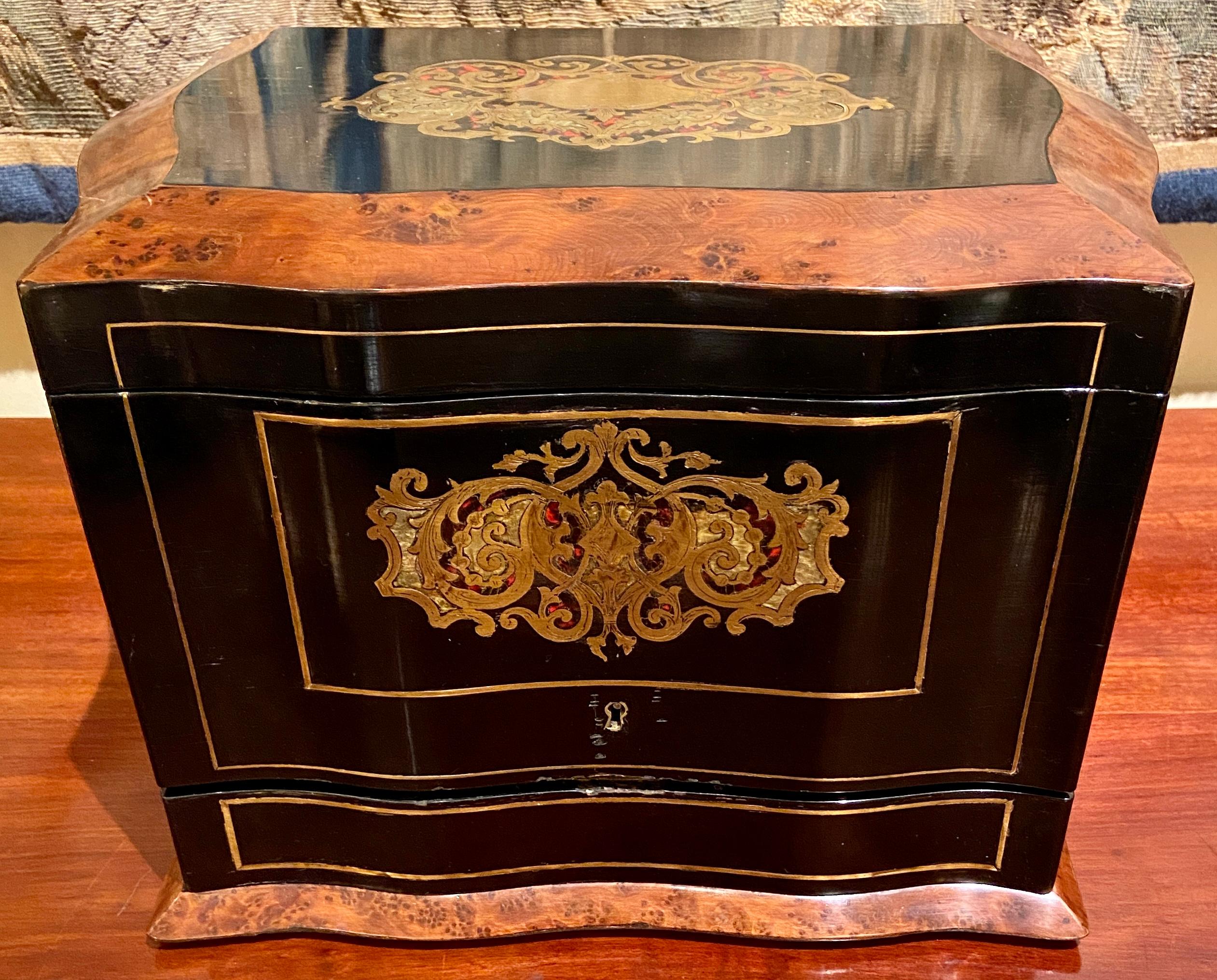 Antique French Inlaid Brass, Tortoise, and Mother of Pearl Cave À Liqueur In Good Condition For Sale In New Orleans, LA