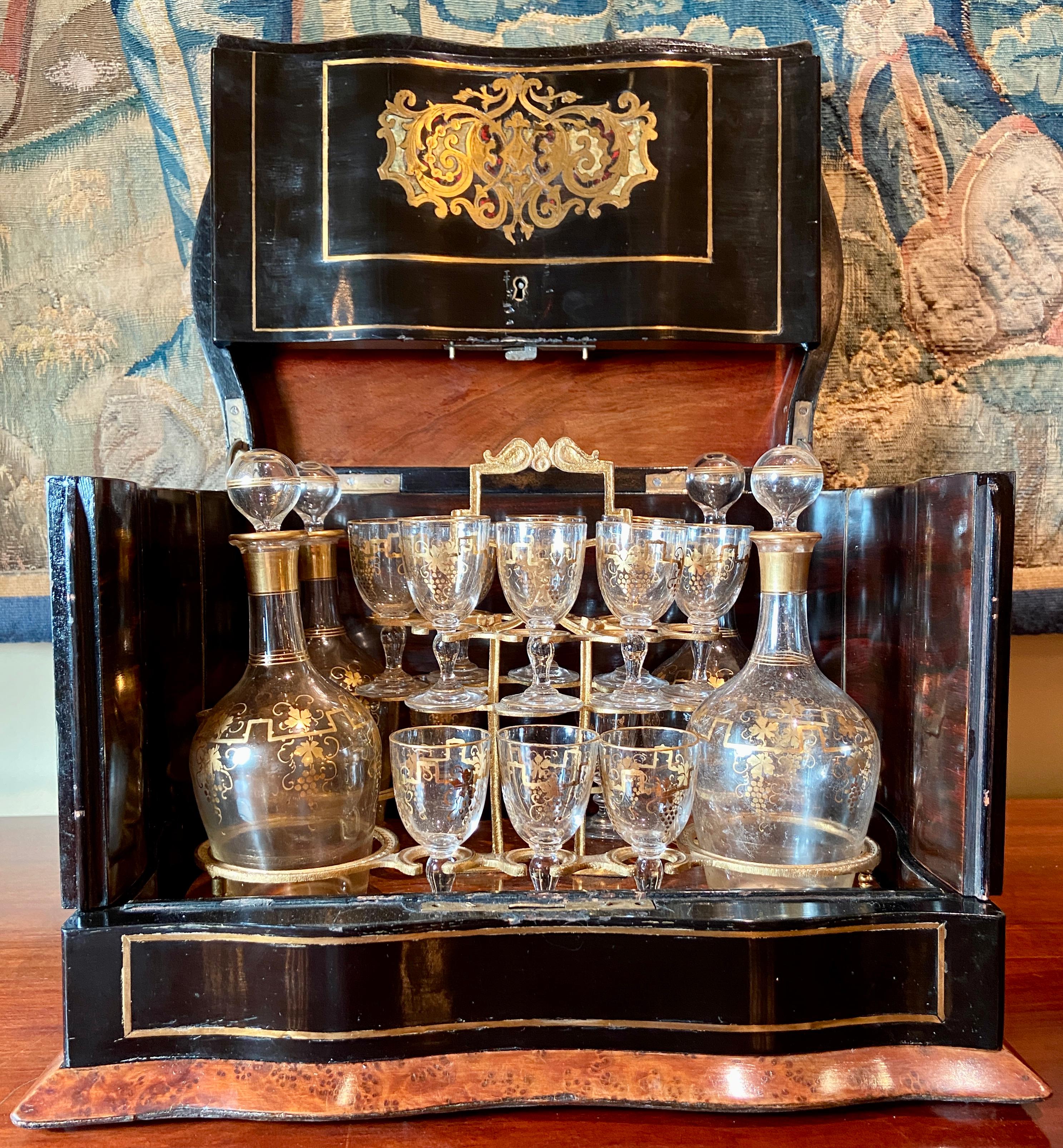 Antique French Inlaid Brass, Tortoise, and Mother of Pearl Cave À Liqueur For Sale 1