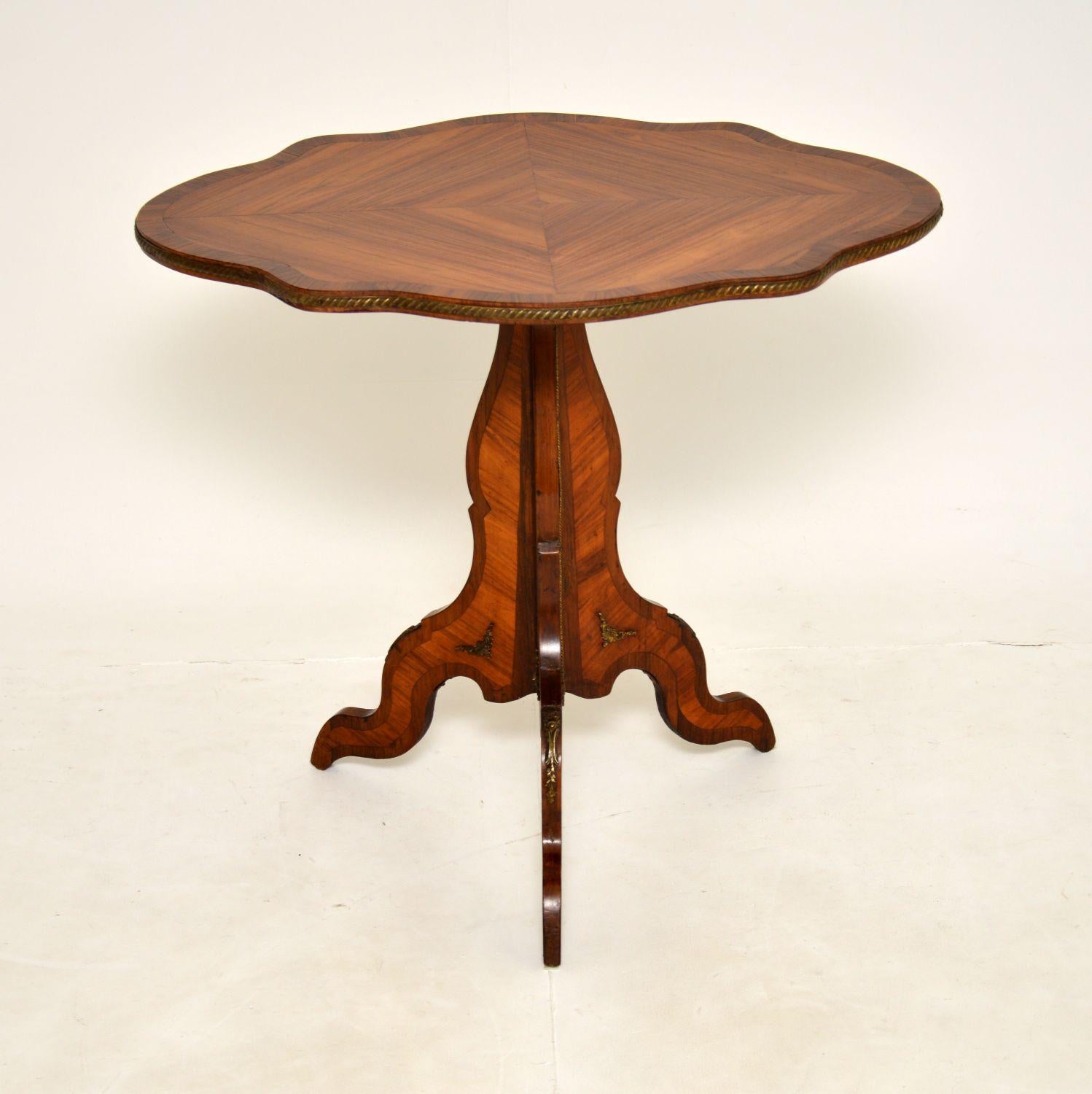 An absolutely stunning antique French tilt top side table in Kingwood, dating from around 1850-1860’s period.
It is beautifully made and is of amazing quality. The design is gorgeous, and very practical with a locking tilt top. The top is