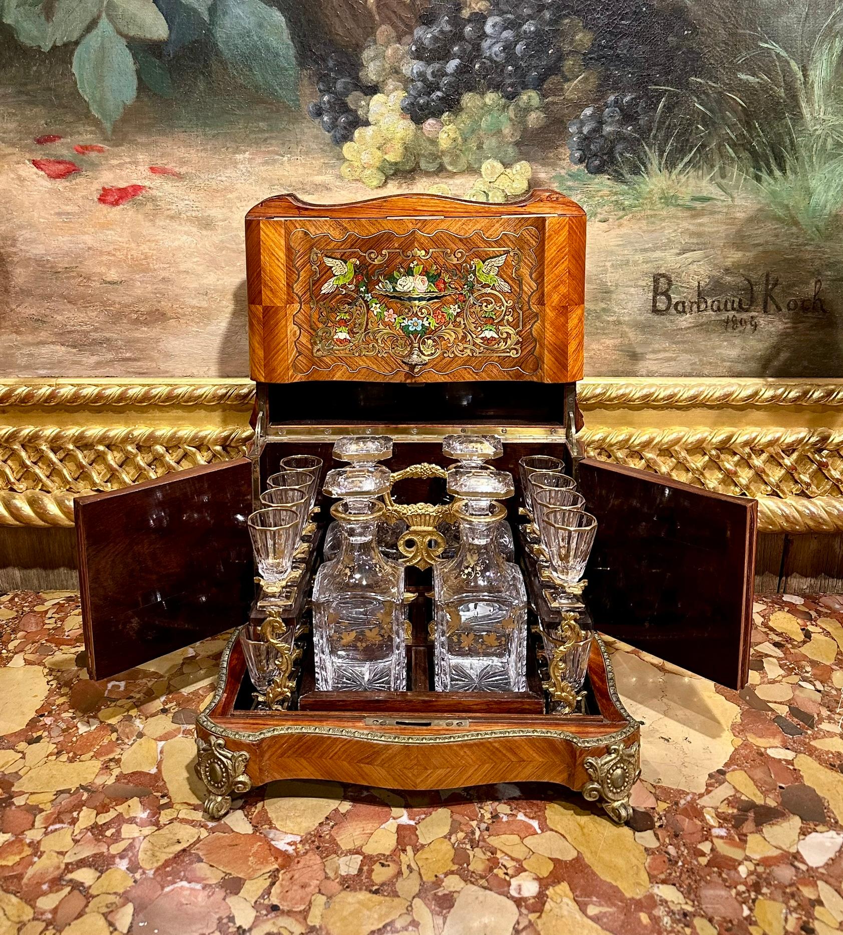 Antique French Cave à Liqueur en marquetería de Kingswood, bronce dorado y cristal, Ca. 1885 en venta 6