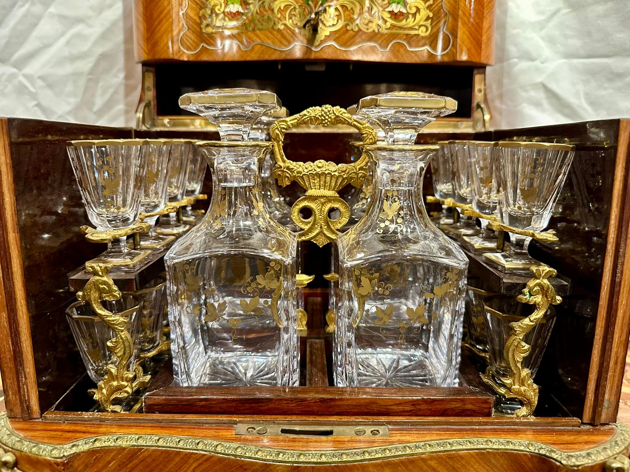 Antique French Cave à Liqueur en marquetería de Kingswood, bronce dorado y cristal, Ca. 1885 en venta 2