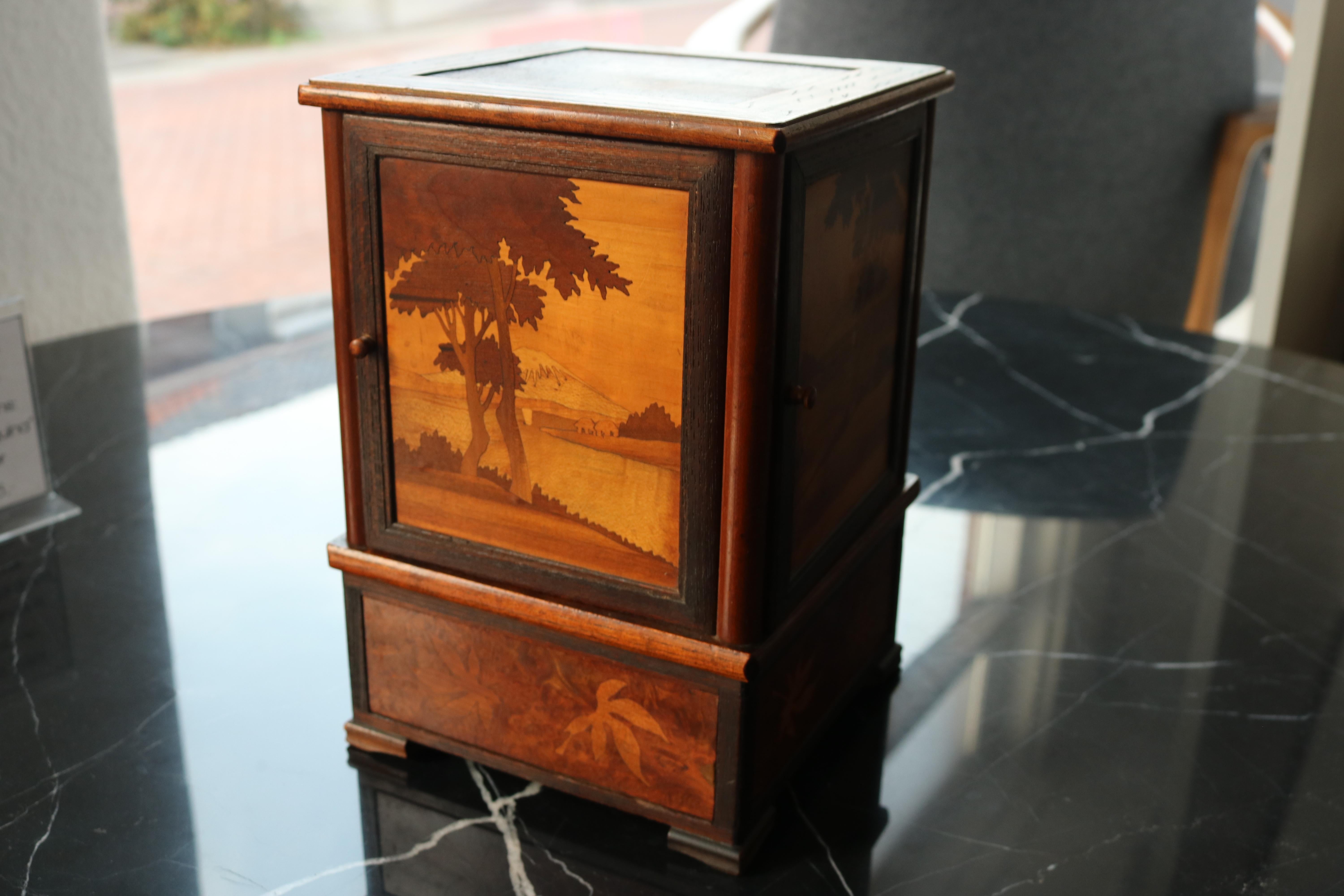 Antique French Inlaid Marquetry Cigar Box 1900 Cigarette Cabinet Desk Decoration For Sale 9