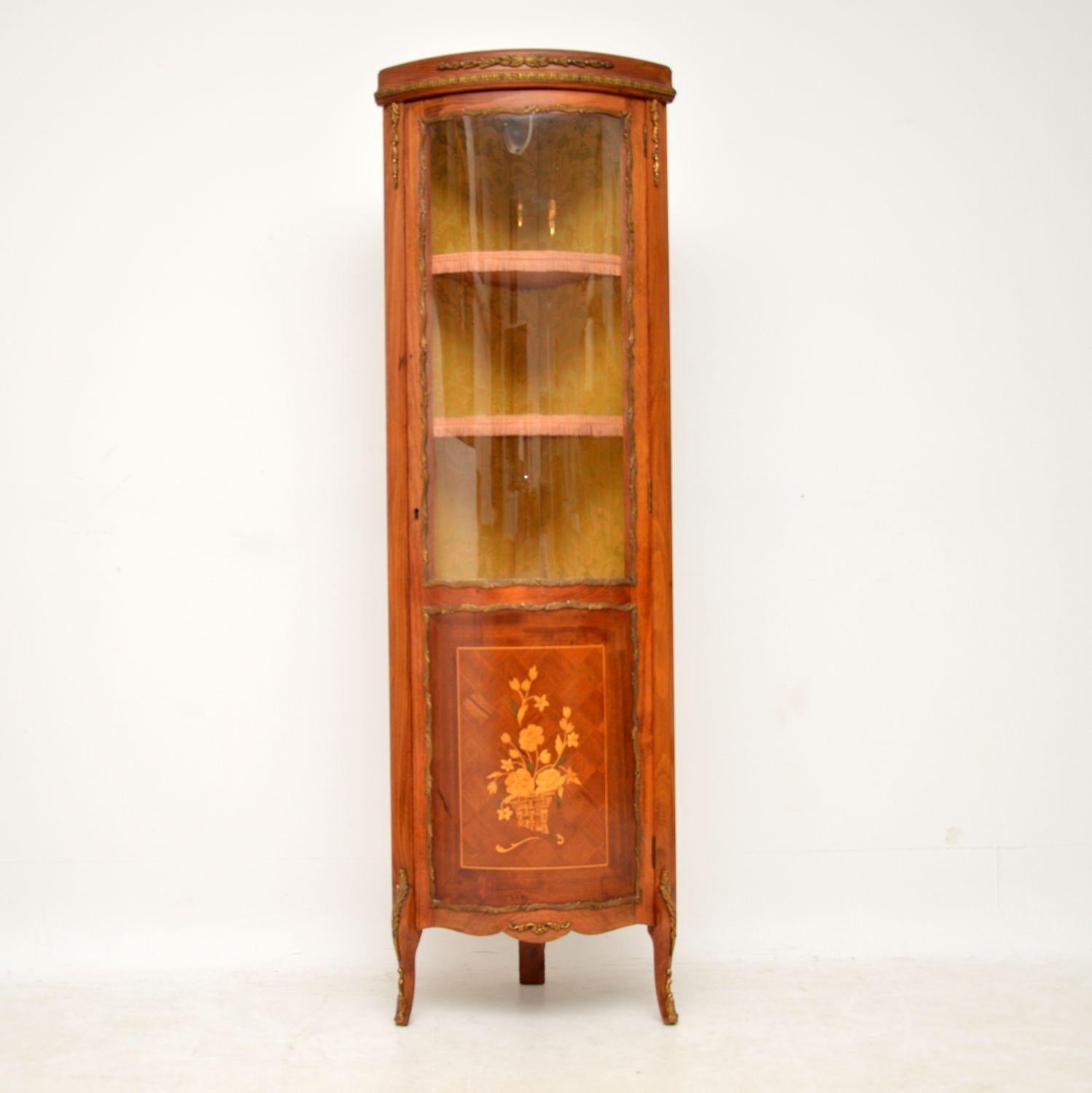 Antique French style Kingwood and walnut corner cabinet in excellent condition and dating to circa 1950s period. It has gilt metal mounts all-over & the inside still has the original fabric which is in good order. The bottom panel is Kingwood