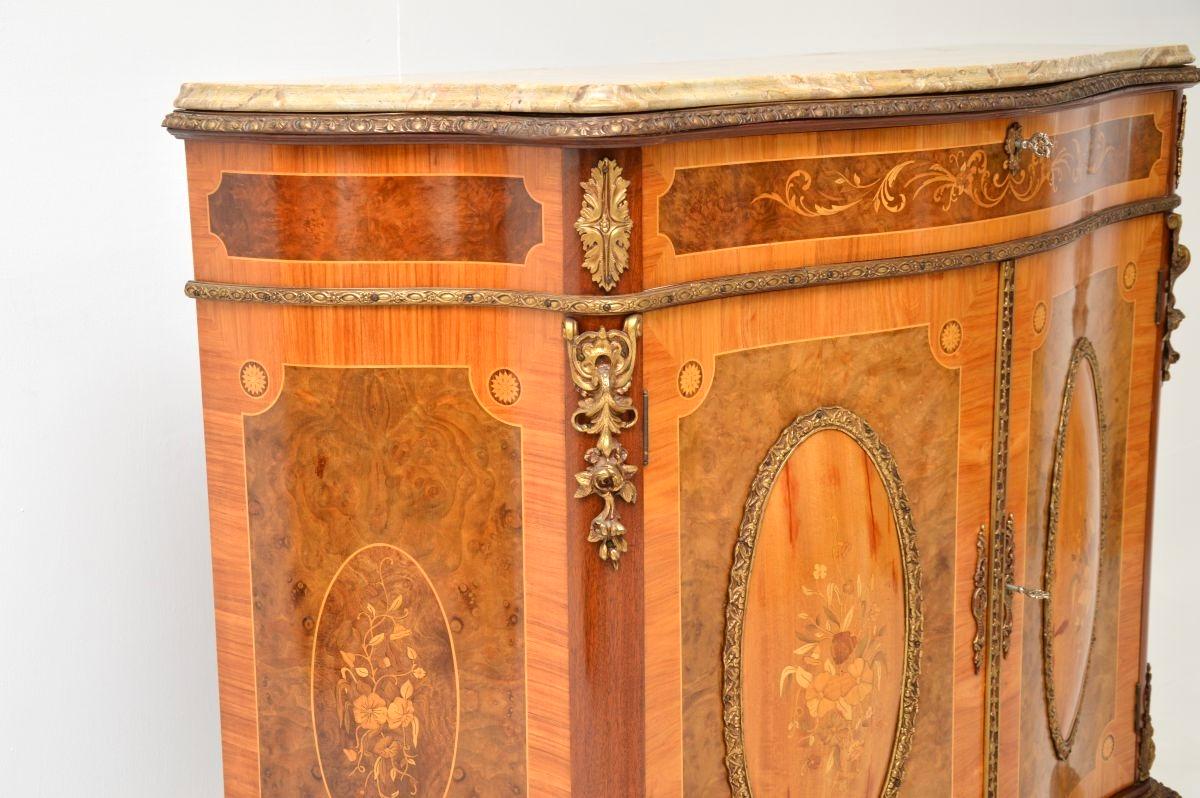 Antique French Inlaid Marquetry Marble Top Cabinet en venta 2
