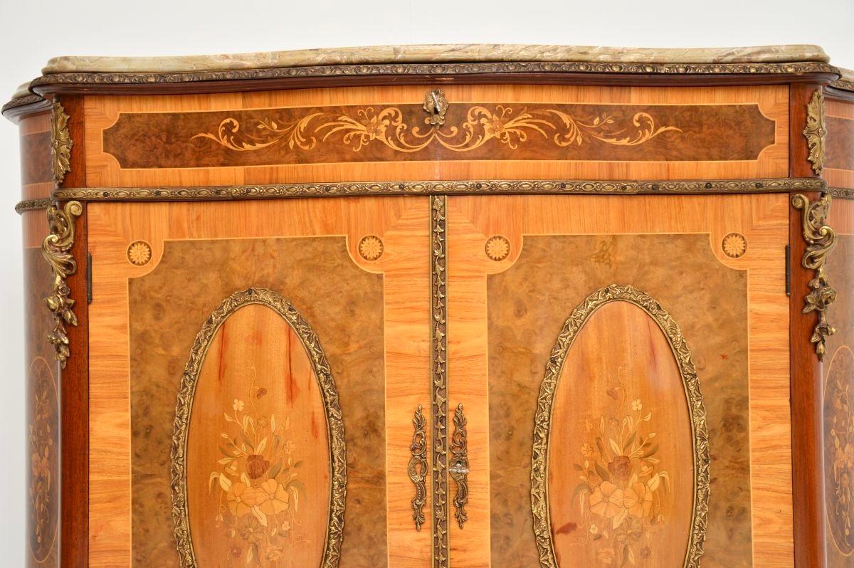 Antique French Inlaid Marquetry Marble Top Cabinet en venta 3