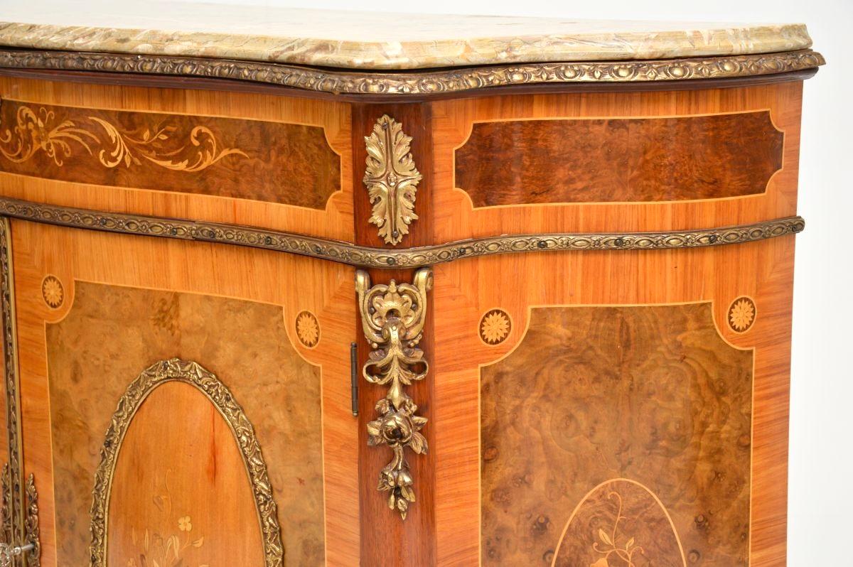Antique French Inlaid Marquetry Marble Top Cabinet en venta 4