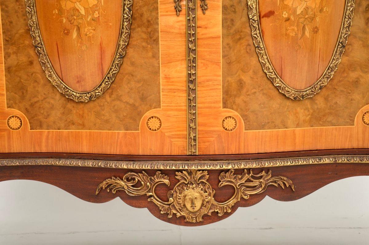 Antique French Inlaid Marquetry Marble Top Cabinet en venta 6