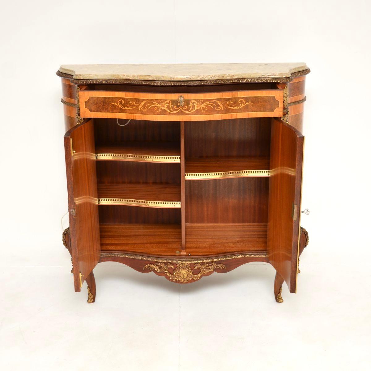 Antique French Inlaid Marquetry Marble Top Cabinet Luis XV en venta