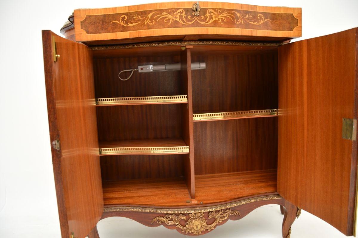 Antique French Inlaid Marquetry Marble Top Cabinet Francés en venta