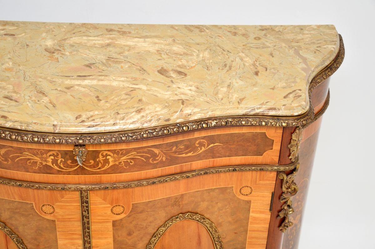 Antique French Inlaid Marquetry Marble Top Cabinet en venta 1