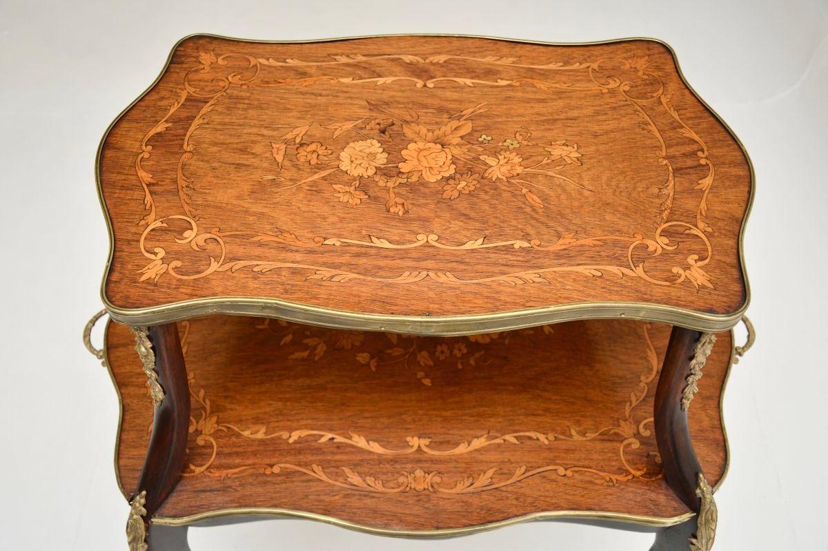 Antique French Etagere de nogal con incrustaciones en Bueno estado para la venta en London, GB