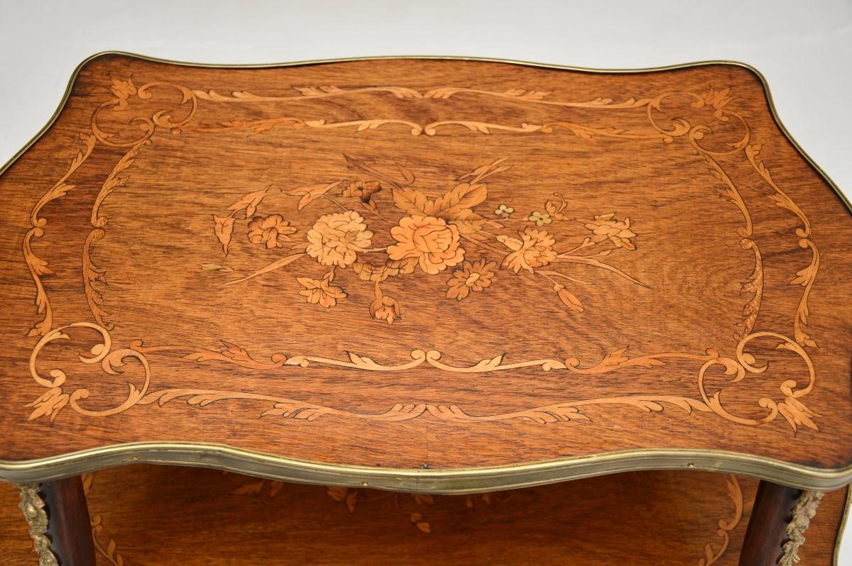 Antique French Etagere de nogal con incrustaciones Fines del siglo XIX en venta
