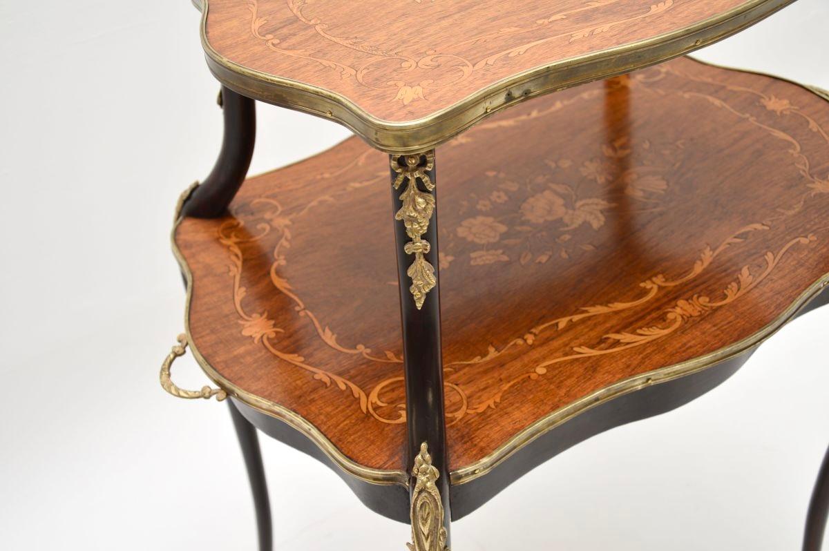 Antique French Etagere de nogal con incrustaciones en venta 1