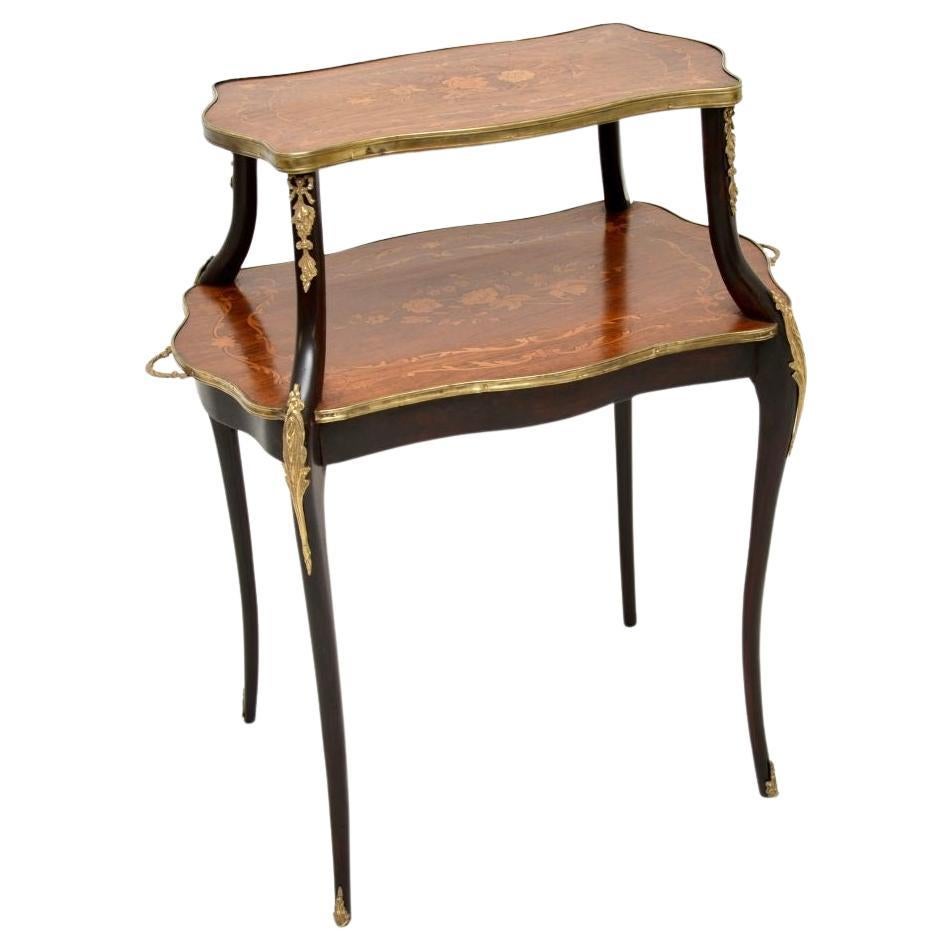 Antique French Etagere de nogal con incrustaciones en venta