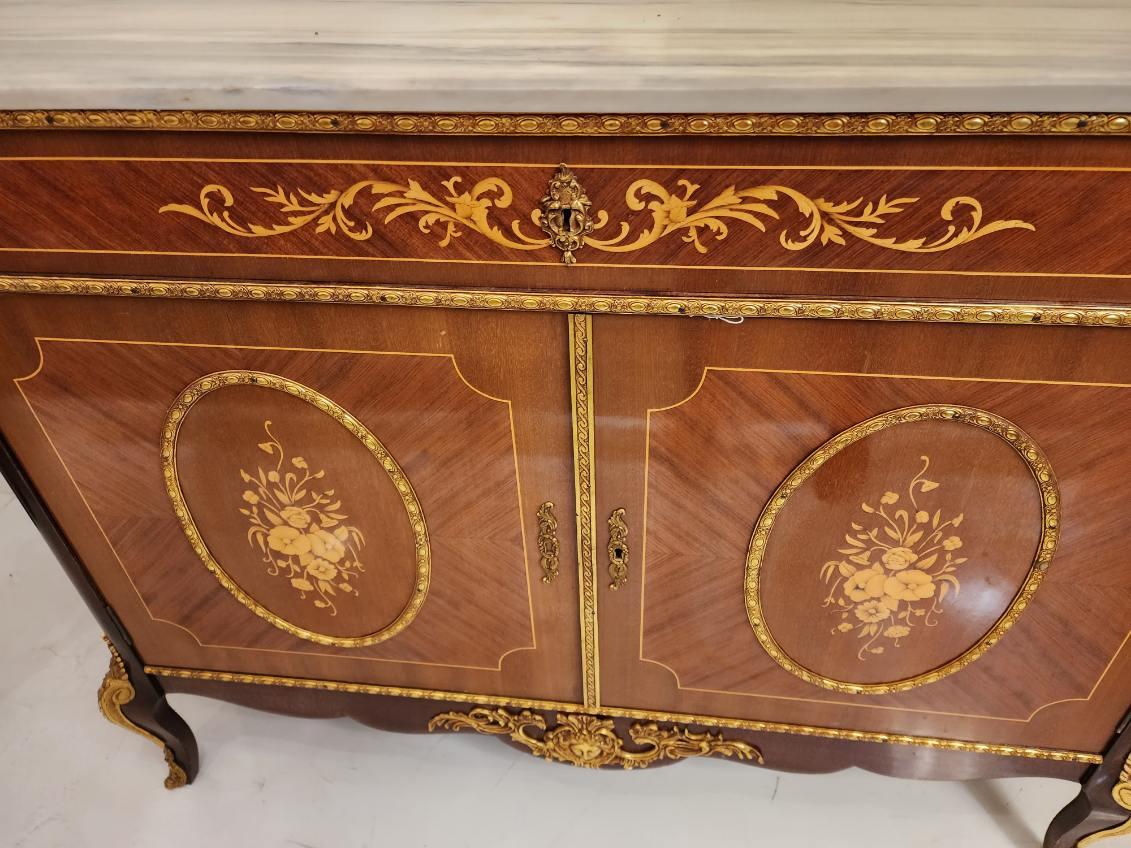 Beautiful Antique French Style Cabinet with white marble top absolutely stunning. Smothered in top quality gilt metal mounts. All in excellent conditions.