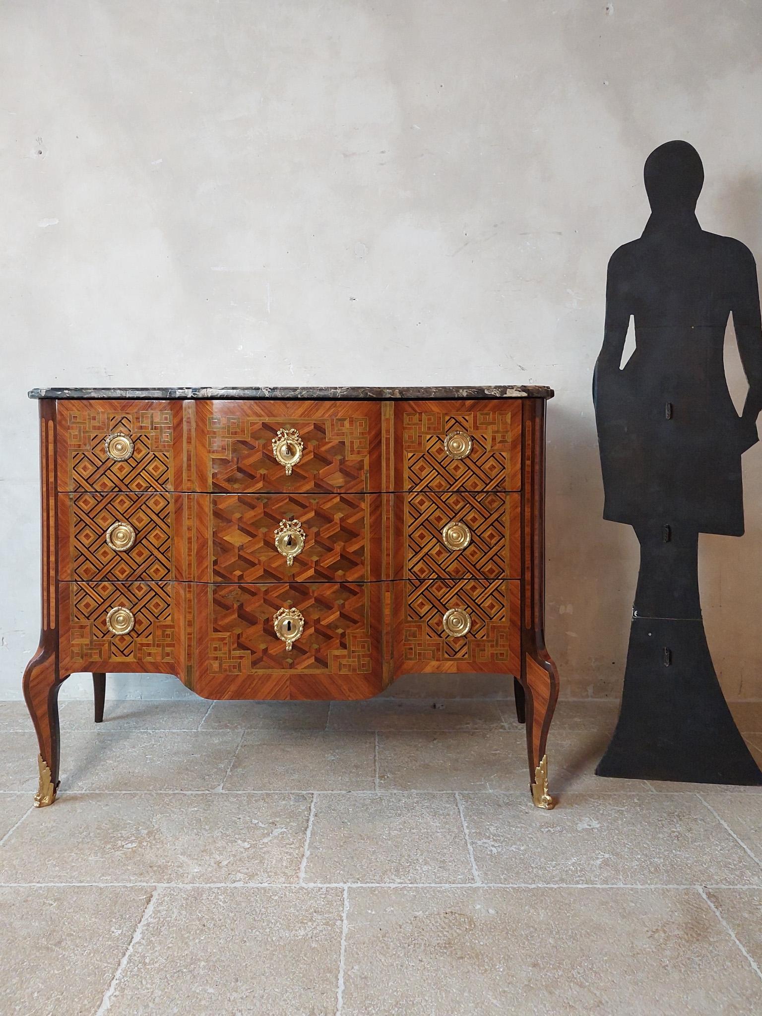 Antique French Intarsia Oak Commode witt Marble top by Joseph Schmitz ca 1770 in vendita 5