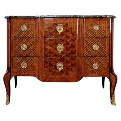 Ancienne commode française en chêne Intarsia avec plateau en marbre par Joseph Schmitz, vers 1770