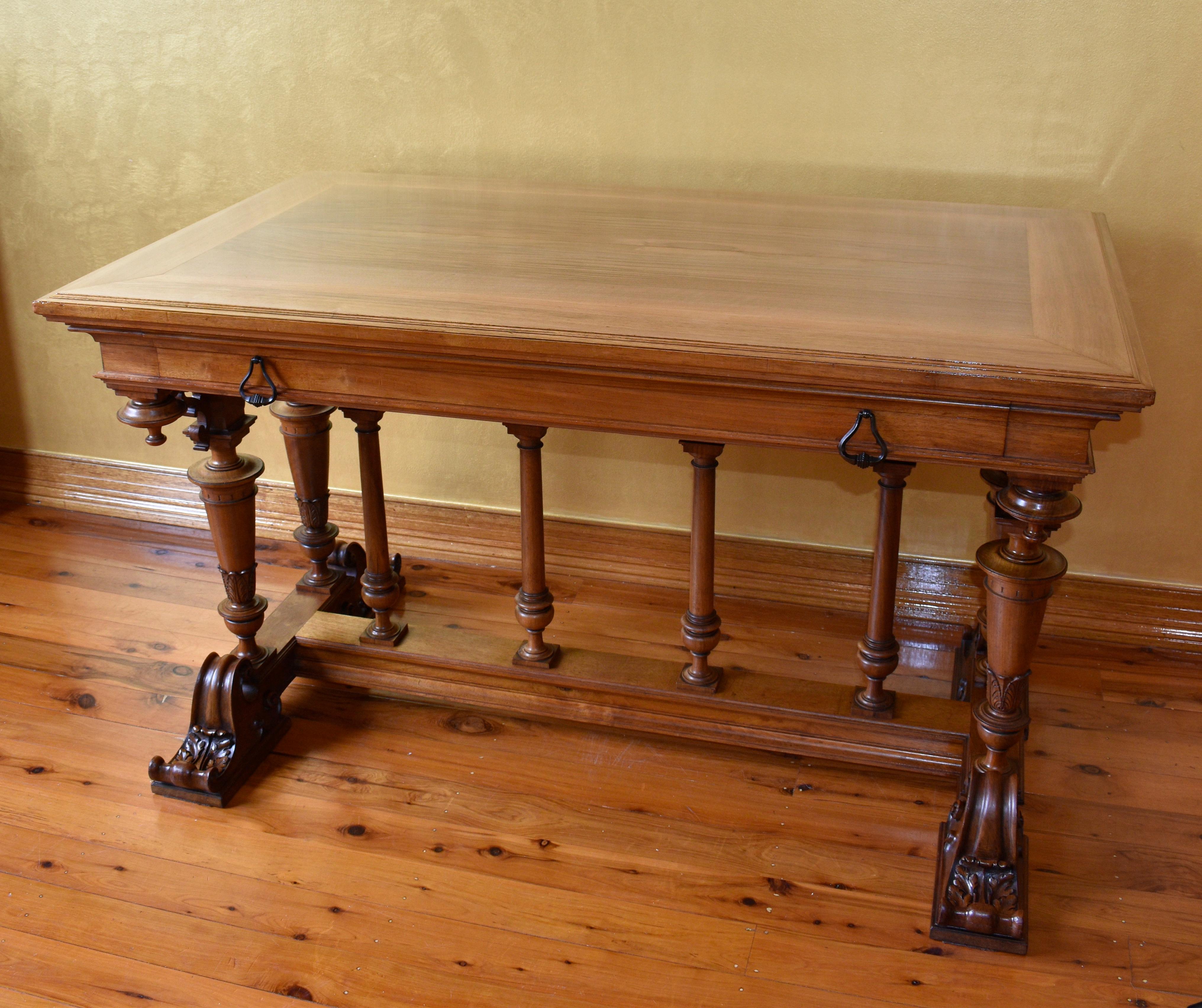 Antique French Intricate Carved Walnut Table with Single Drawer In Good Condition For Sale In EDENSOR PARK, NSW
