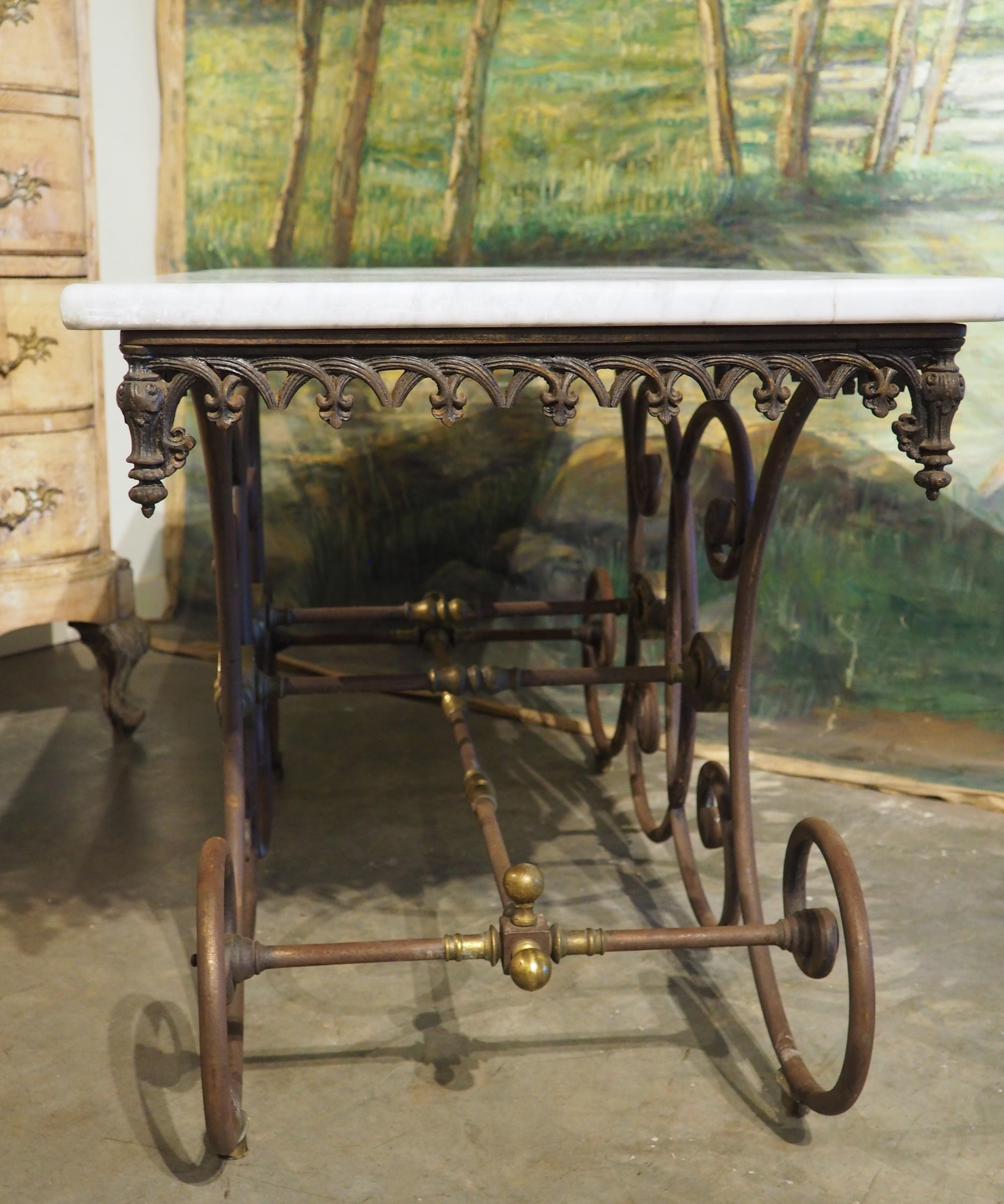 Antique French Table de Boucher oder Gebäcktisch aus Eisen, Messing und Marmor, um 1890 im Angebot 4