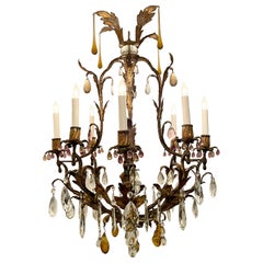 Antique French Iron Chandelier mit bernsteinfarbenen, violetten und klaren Kristallen, CIRCA 1890.