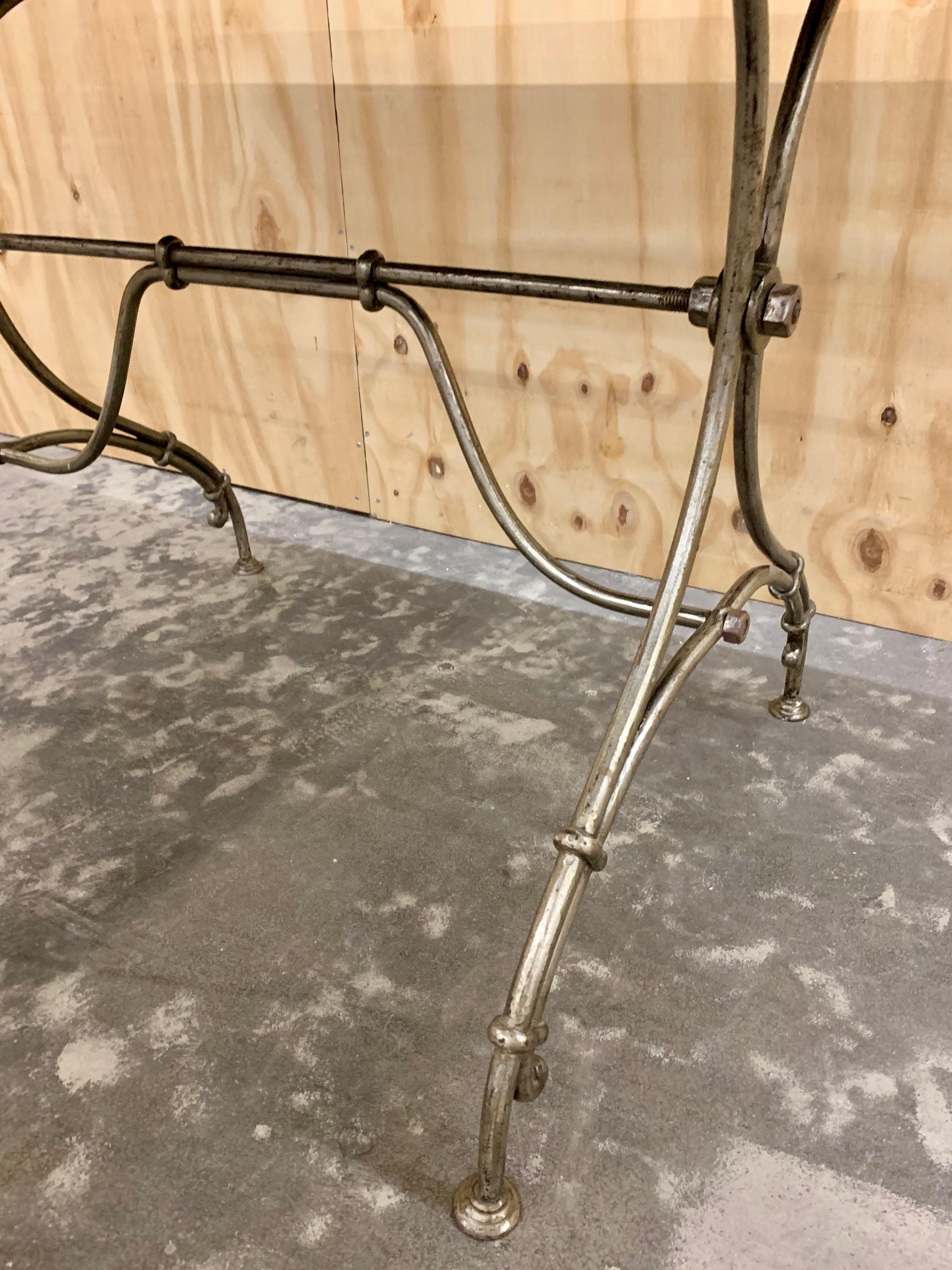 Ancienne table de salle à manger en fer français en vente 4