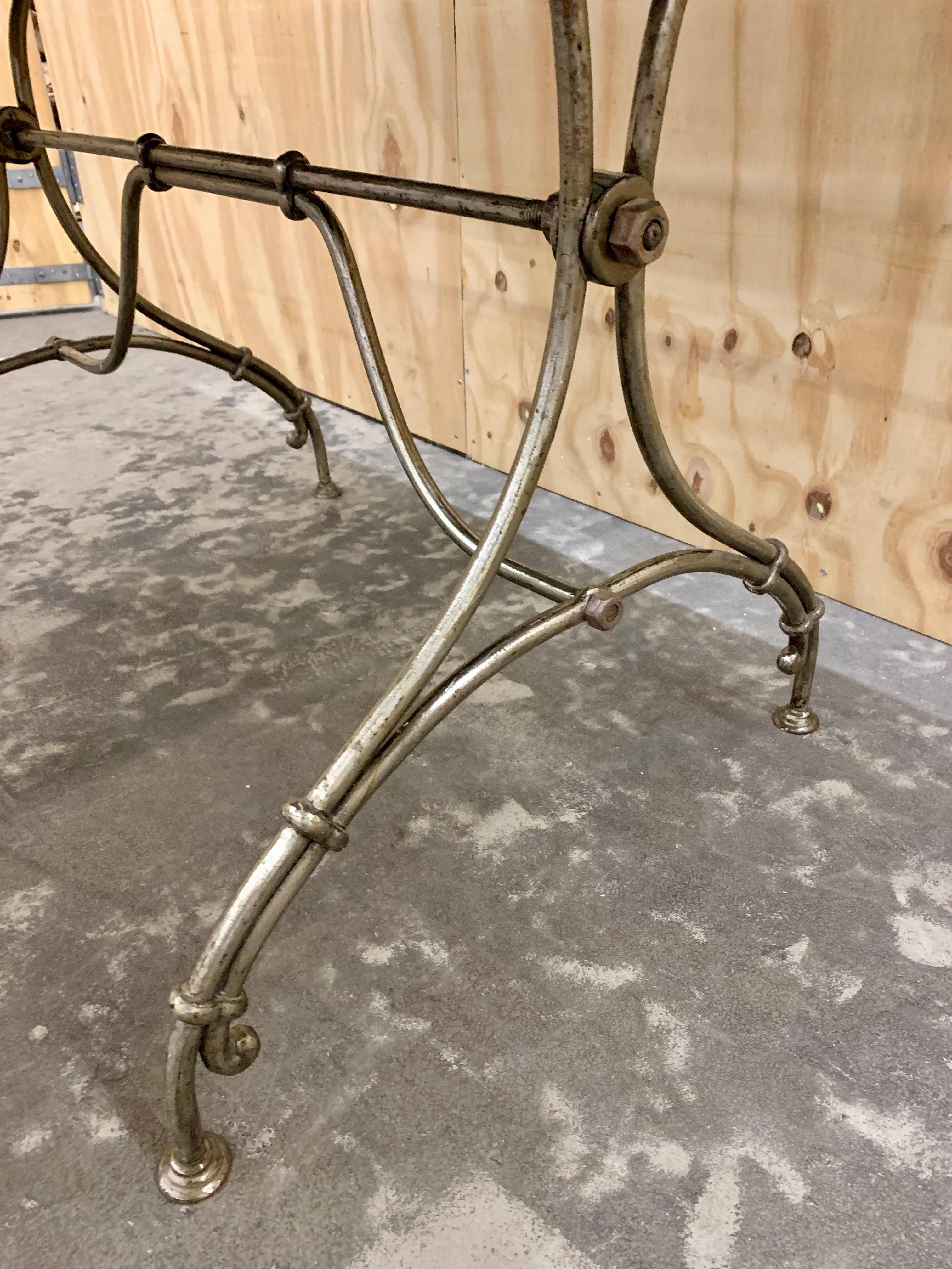 Ancienne table de salle à manger en fer français en vente 5