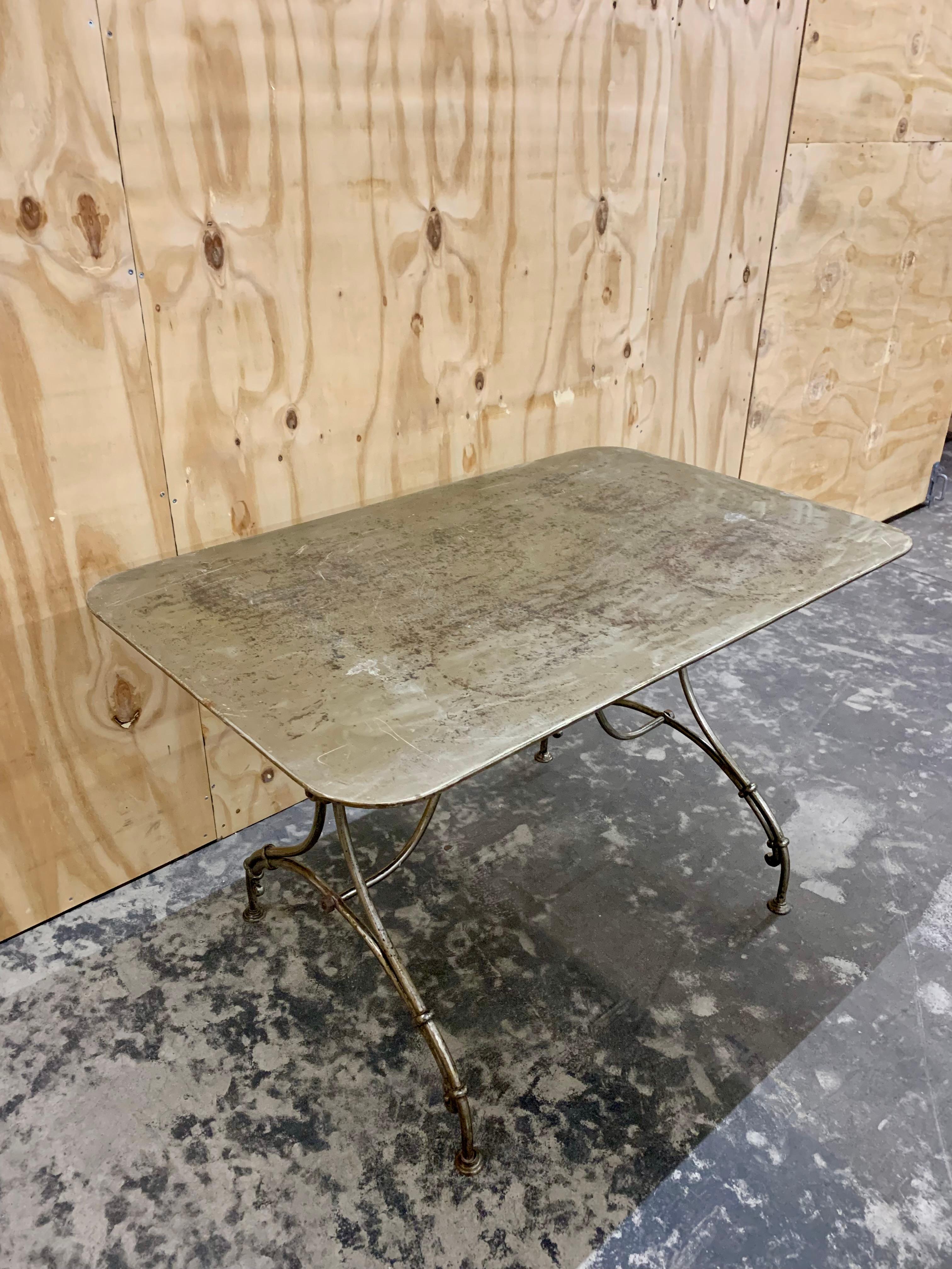 Français Ancienne table de salle à manger en fer français en vente