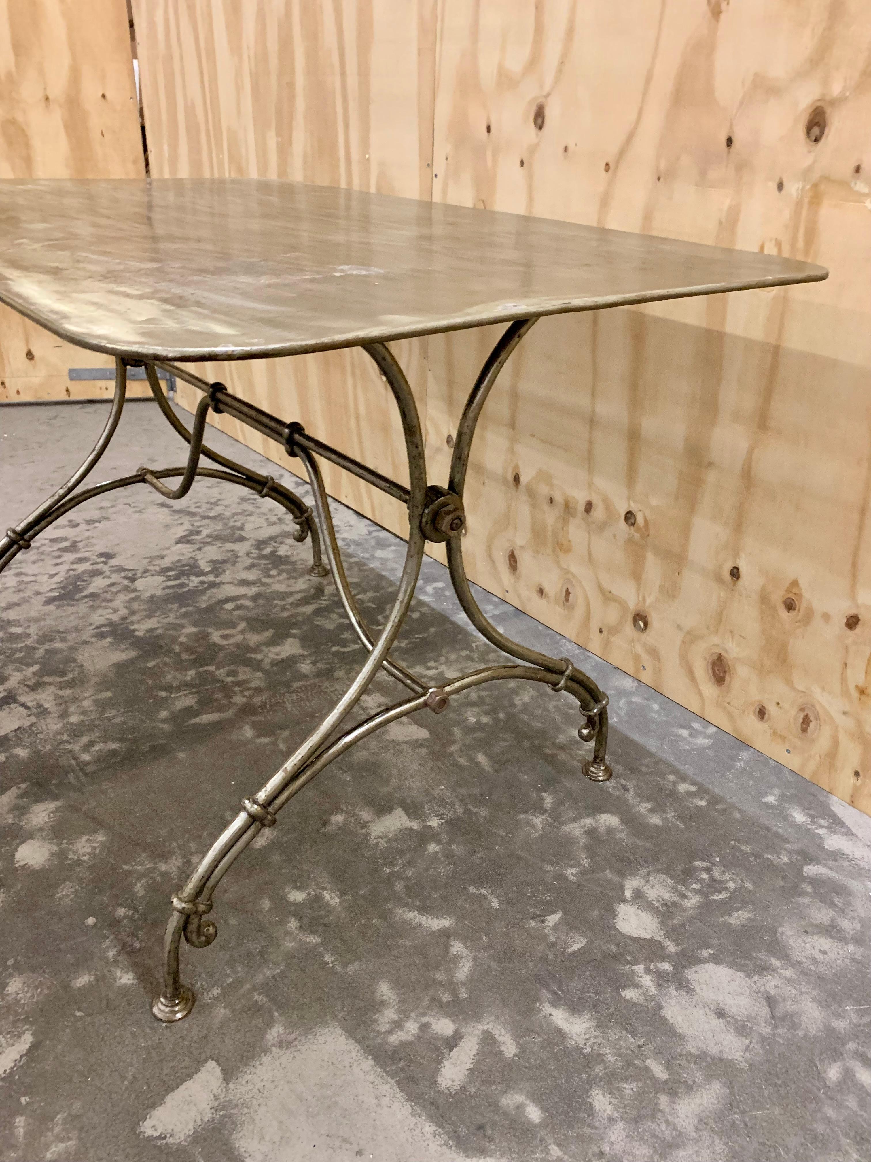 Début du 20ème siècle Ancienne table de salle à manger en fer français en vente