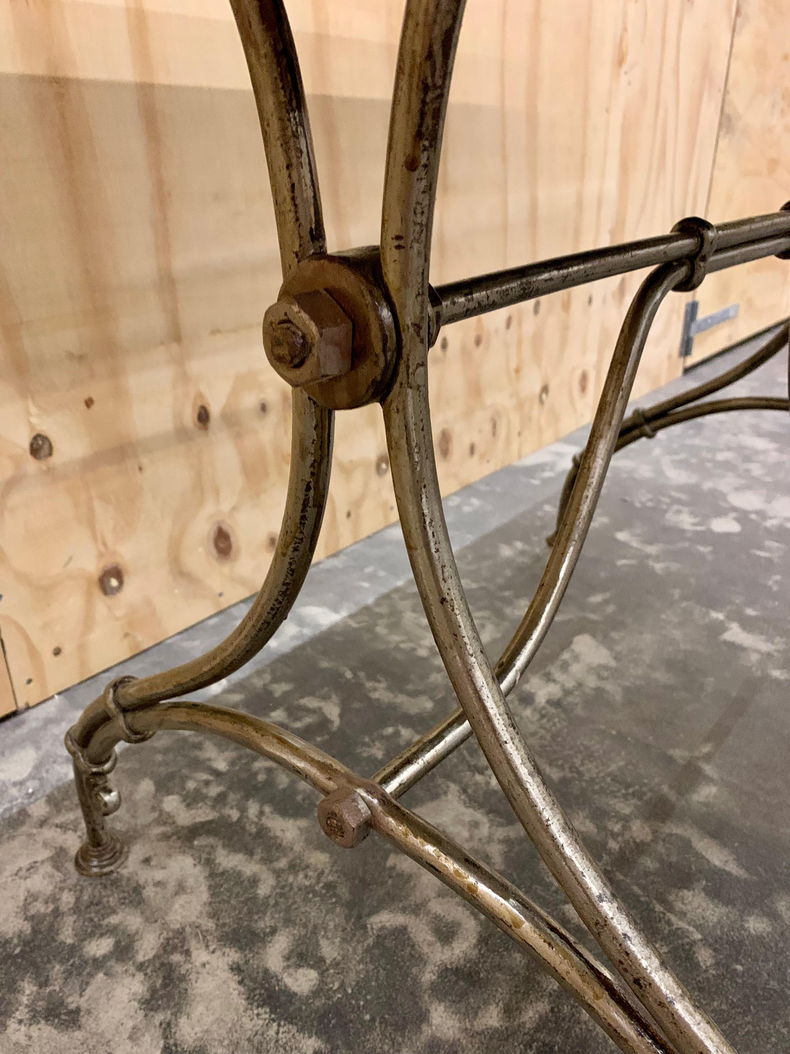 Ancienne table de salle à manger en fer français en vente 1