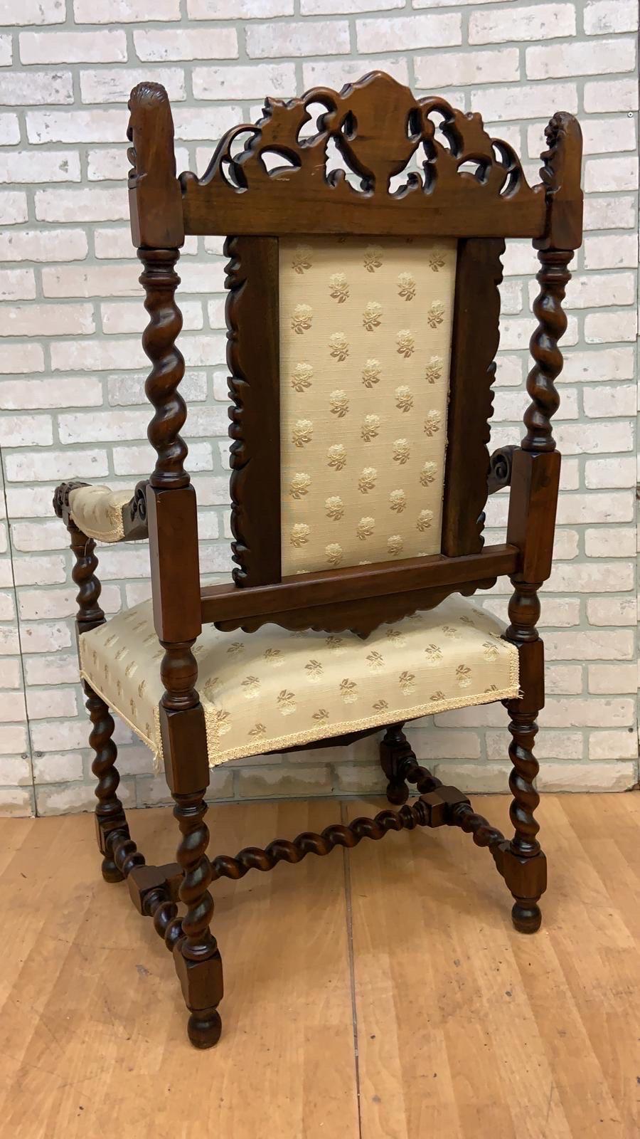 Inconnu Antique French Revive Renaissance chaises de salle à manger sculptées - 8 Set en vente