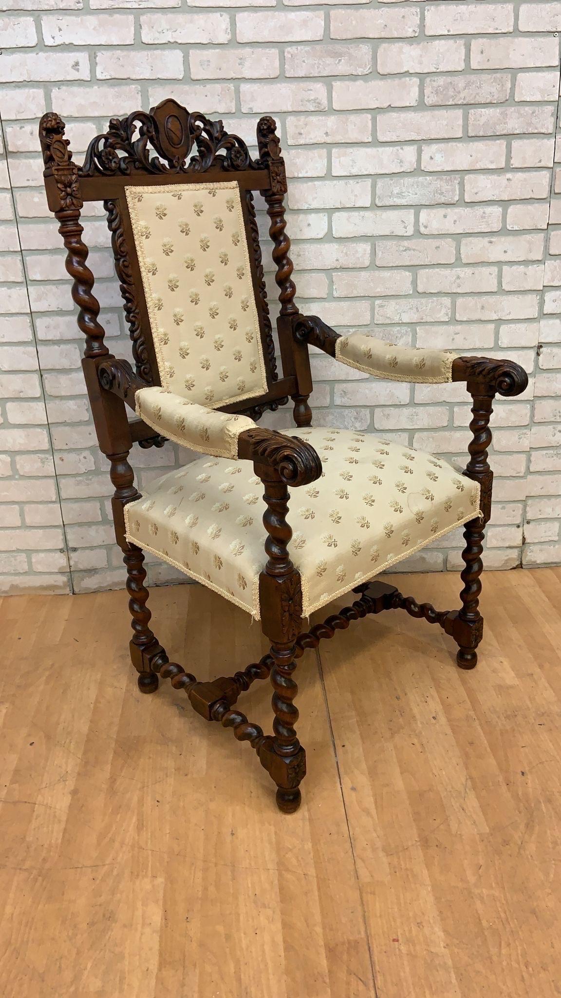XIXe siècle Antique French Revive Renaissance chaises de salle à manger sculptées - 8 Set en vente