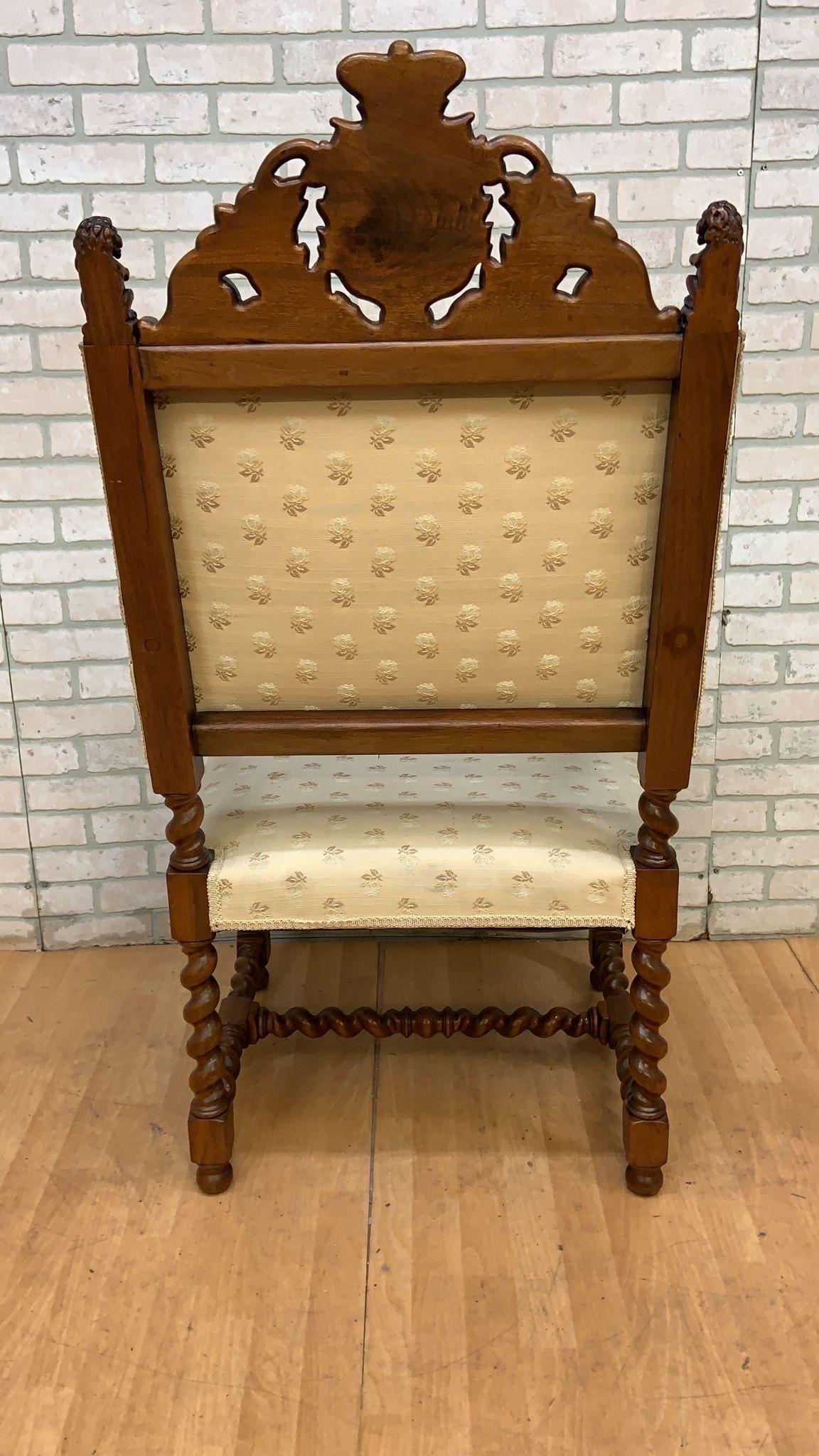 Antique French Revive Renaissance chaises de salle à manger sculptées - 8 Set en vente 2