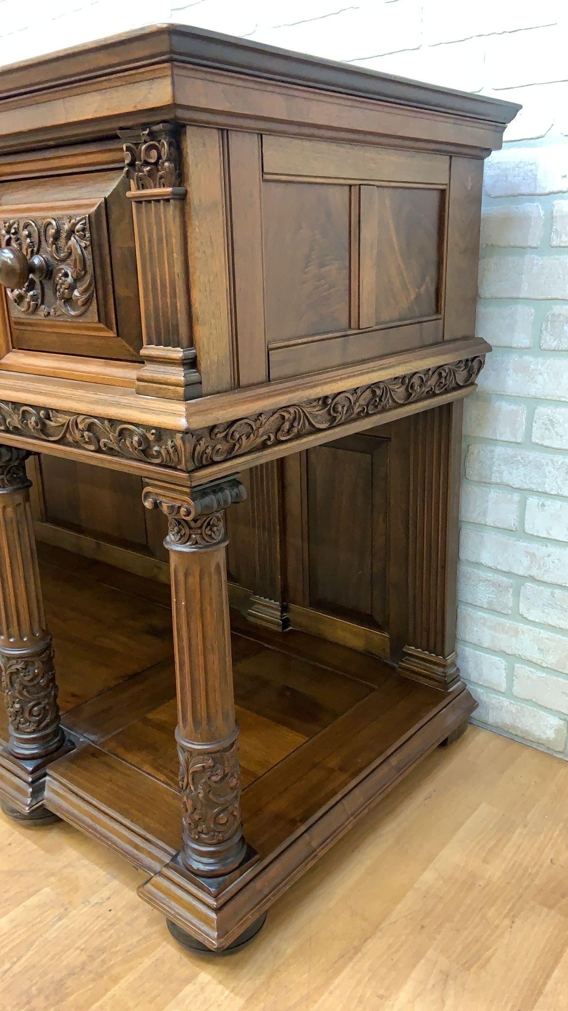 Sconosciuto Antique French Jacobean Revival Renaissance Style Carved Walnut Sideboard Buffet in vendita