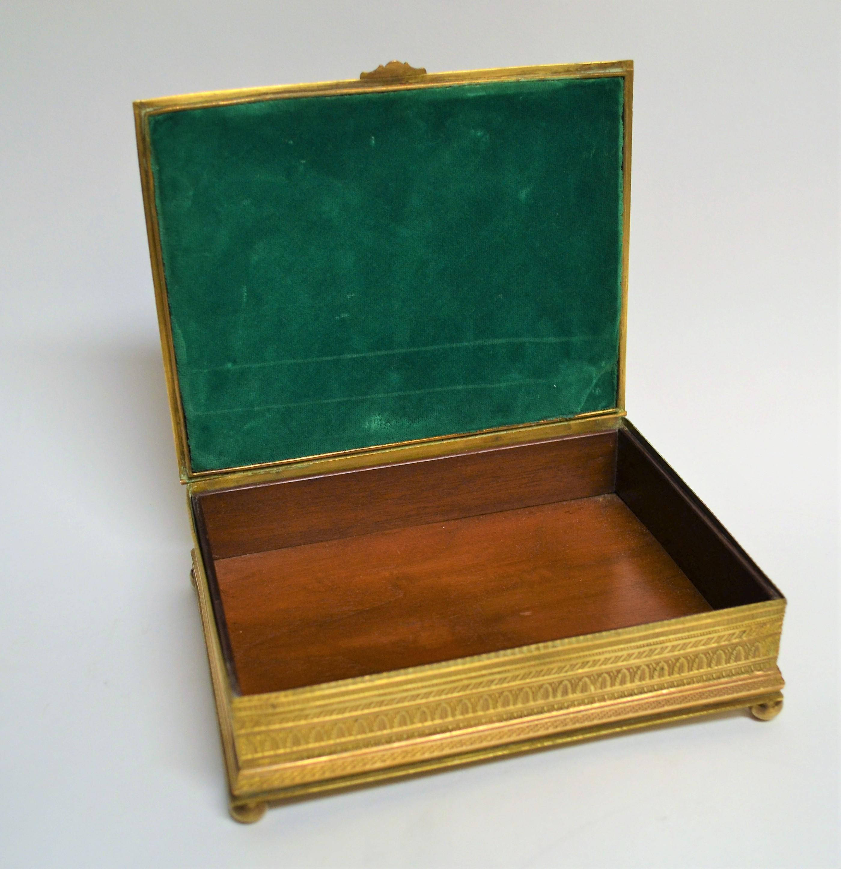 Boîte à bijoux française d'antiquités avec dessus en malachite, vers 1880-1890 Bon état - En vente à New Orleans, LA