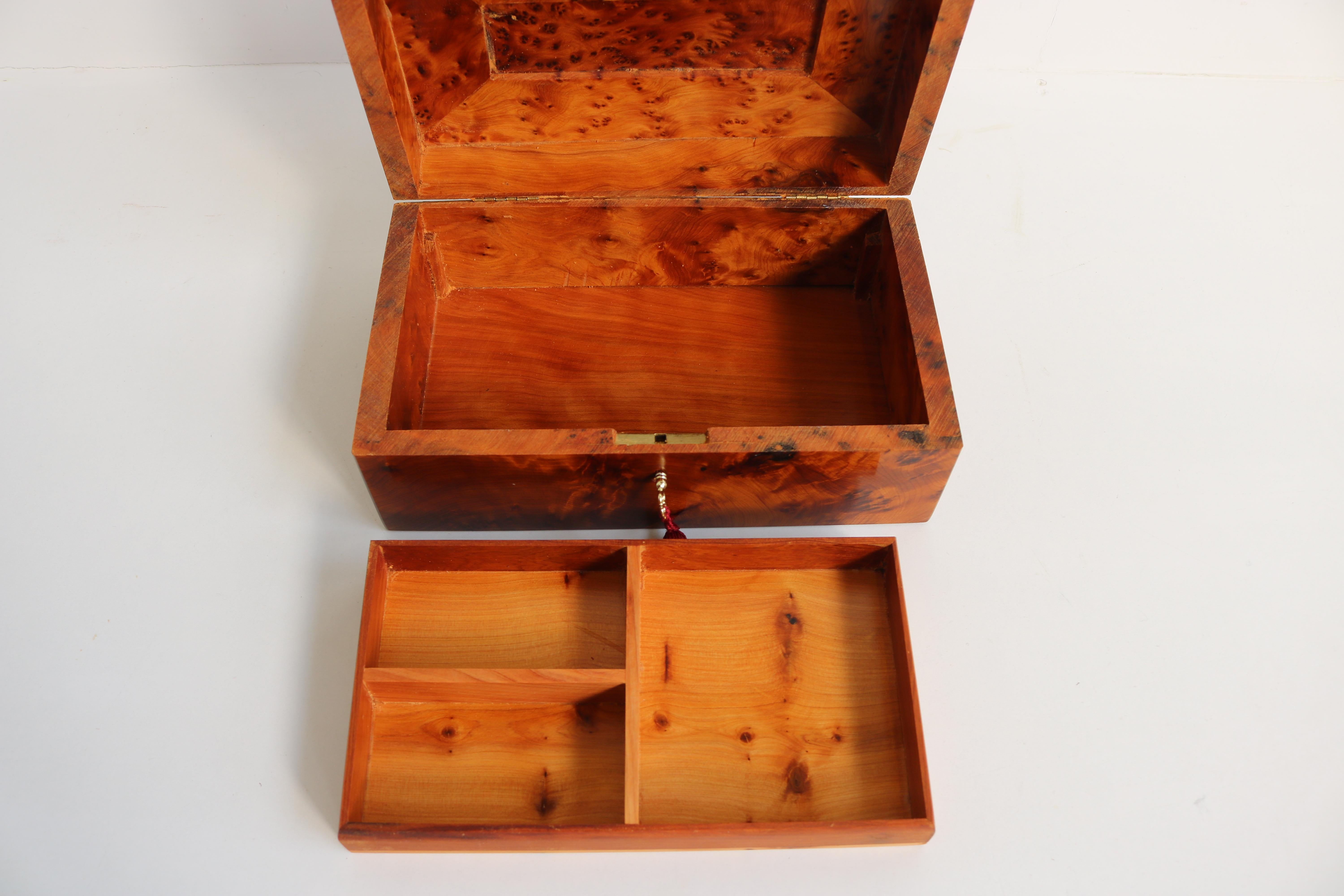 Antique French Jewelry Box Napoleon III 19th Century Thuya & Burl Wood Inlaid For Sale 6