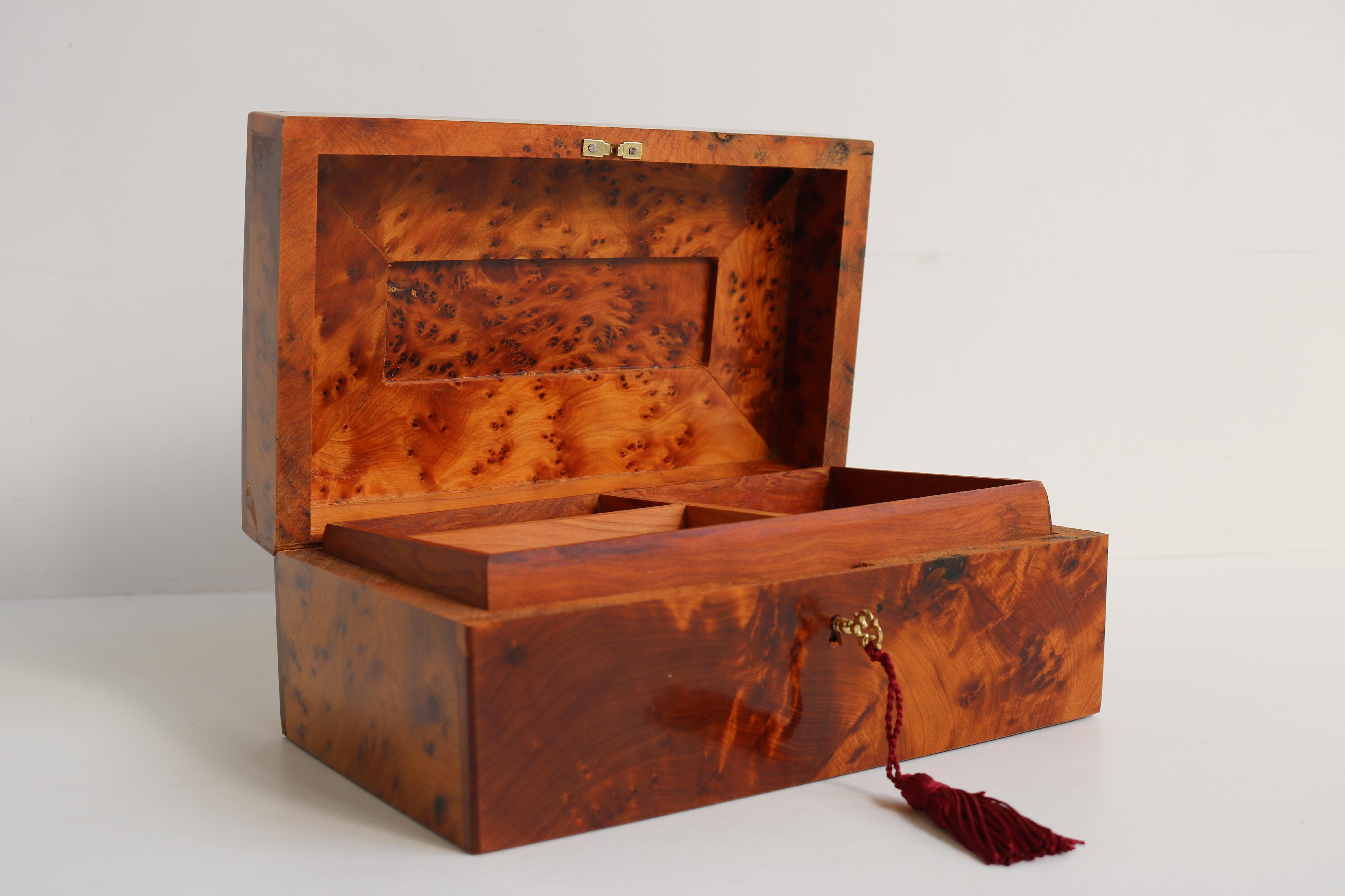 Antique French Jewelry Box Napoleon III 19th Century Thuya & Burl Wood Inlaid For Sale 3