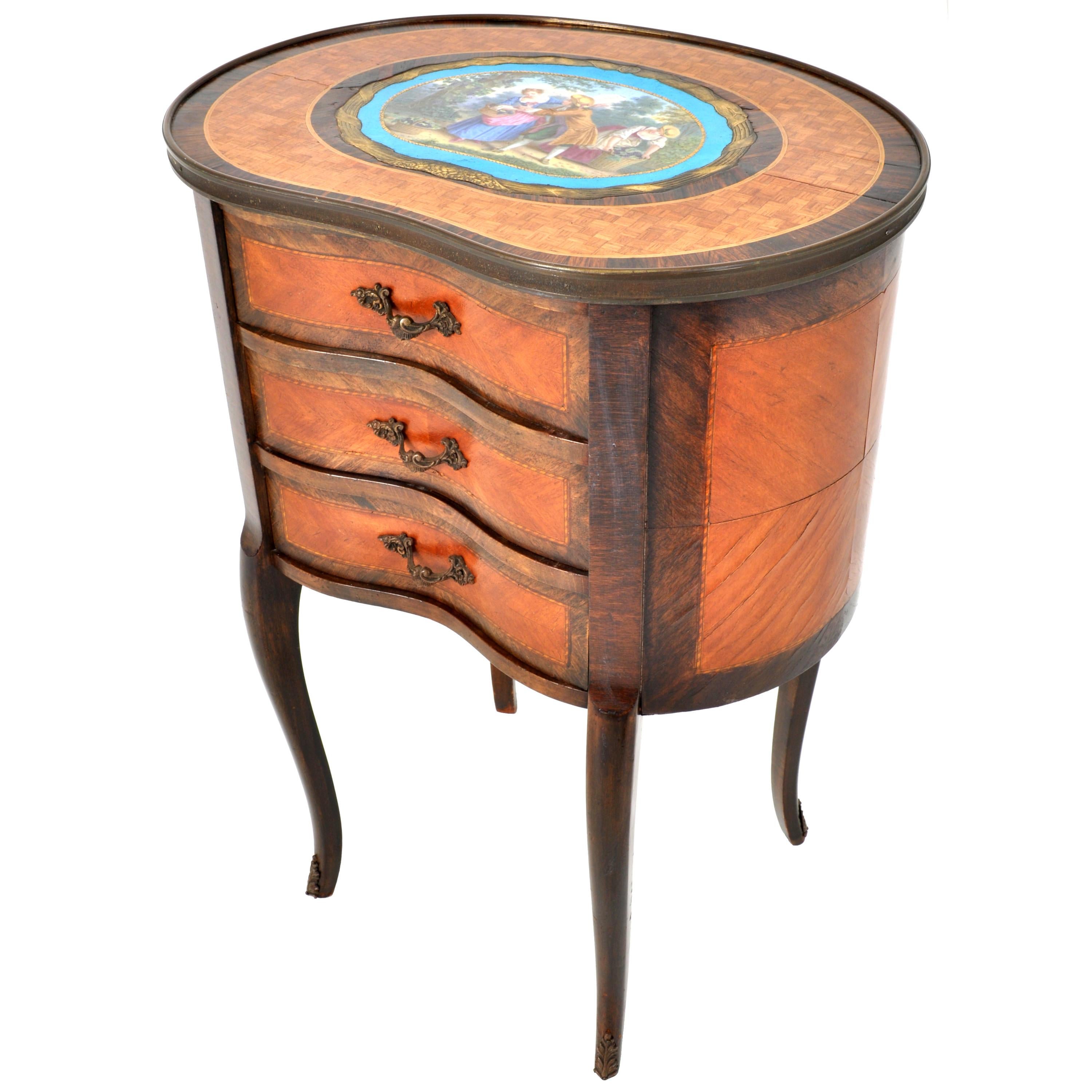 Antique French Kidney Shaped Inlaid Side Table Cabinet Chest Sevres Plaque, 1890 Luis XV en venta