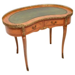 Antique French Kidney Shaped Leather Top Desk (scrivania con piano in pelle)