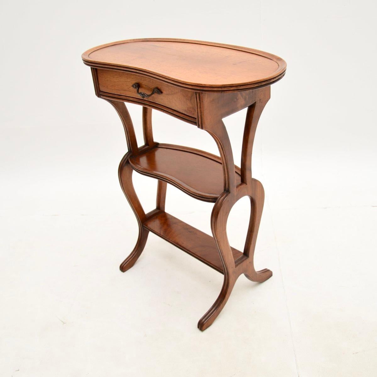Antique French Kidney Shaped Side Table In Good Condition For Sale In London, GB
