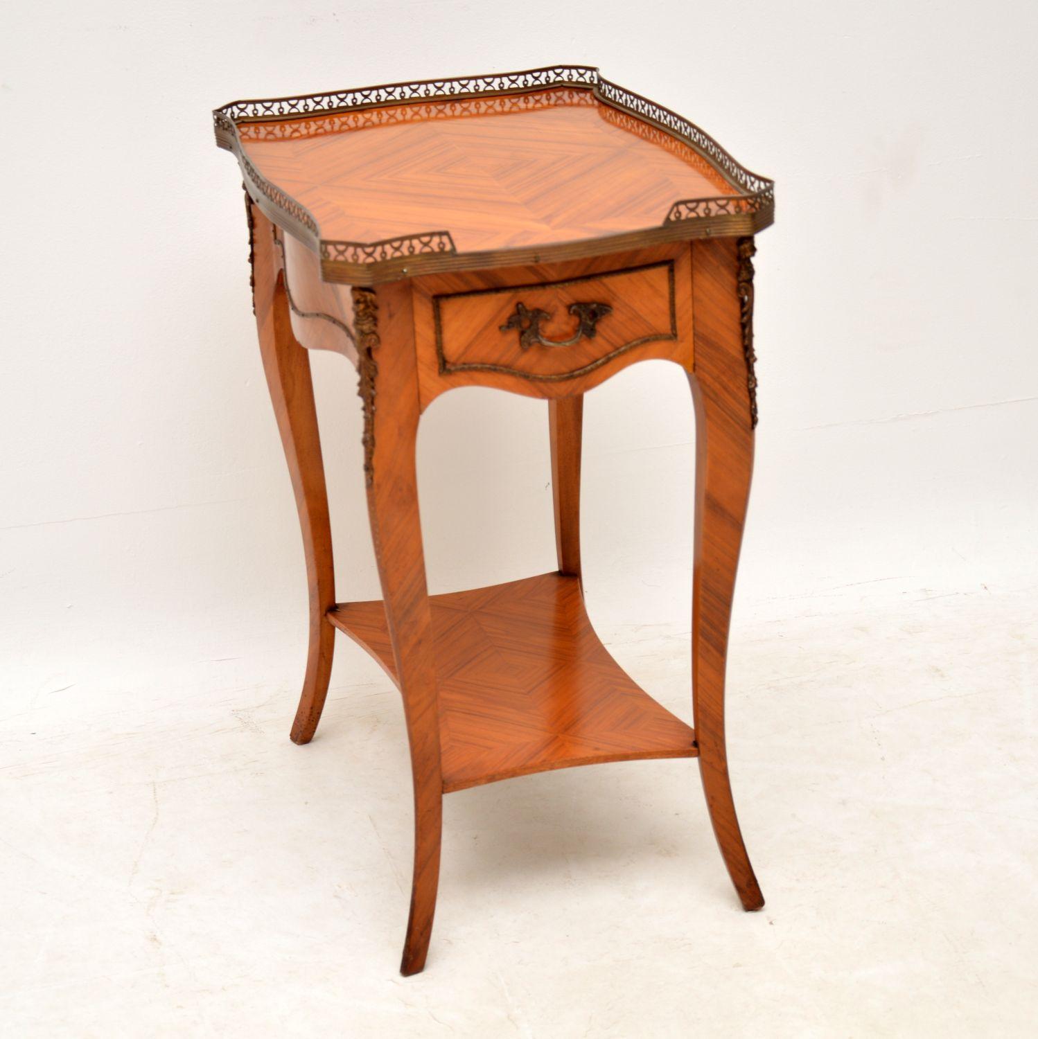 Antique French Louis XV style king wood side table in excellent condition and dating to circa 1950s period. It’s in excellent condition having just been French polished and the king wood veneers have some lovely patterns. This table is paneled all