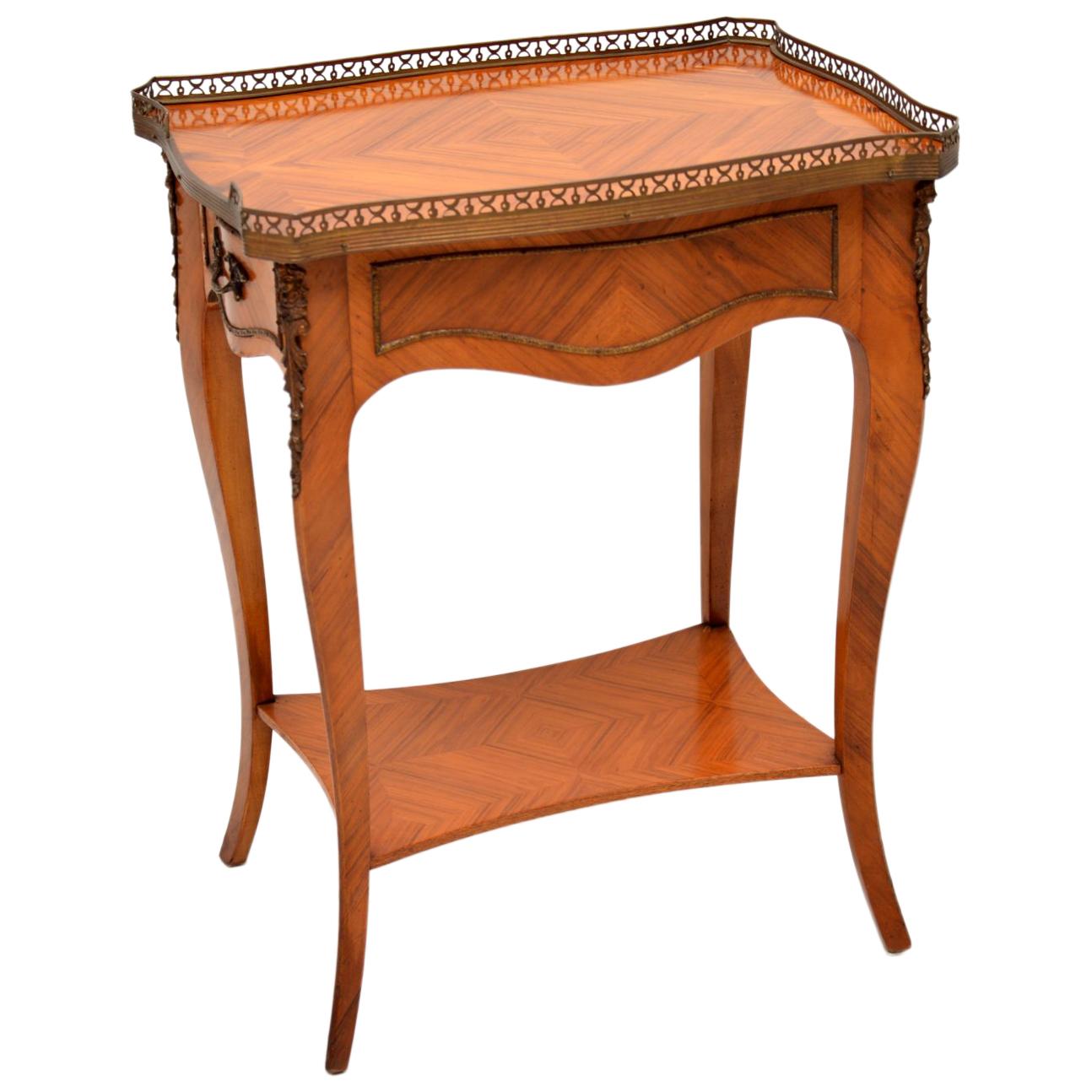 Antique French Louis XV style king wood side table in excellent condition and dating to circa 1950s period. It’s in excellent condition having just been French polished and the king wood veneers have some lovely patterns. This table is paneled all