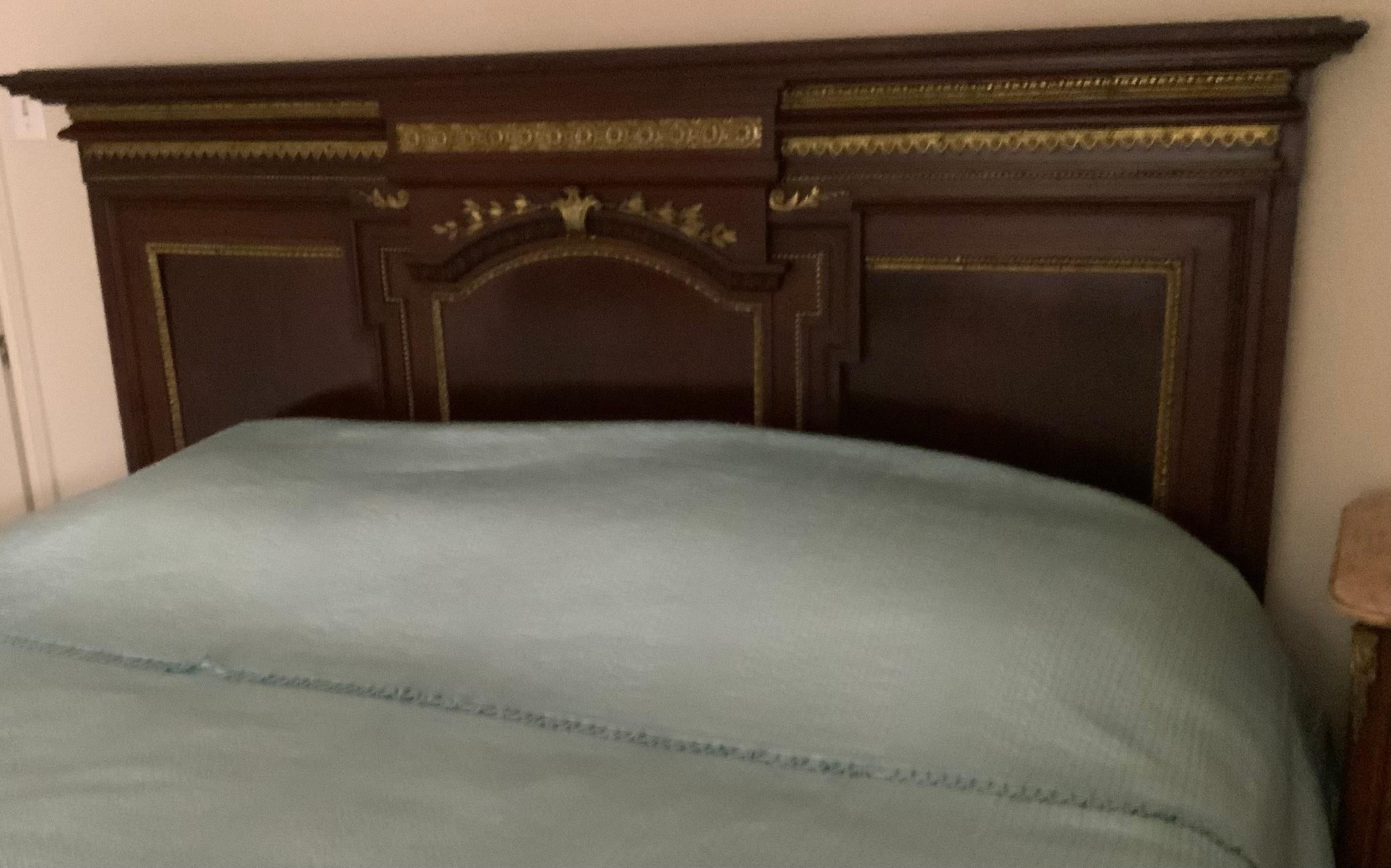 Antique French Kingsize bed, mahogany with gilt bronze accent For Sale 5