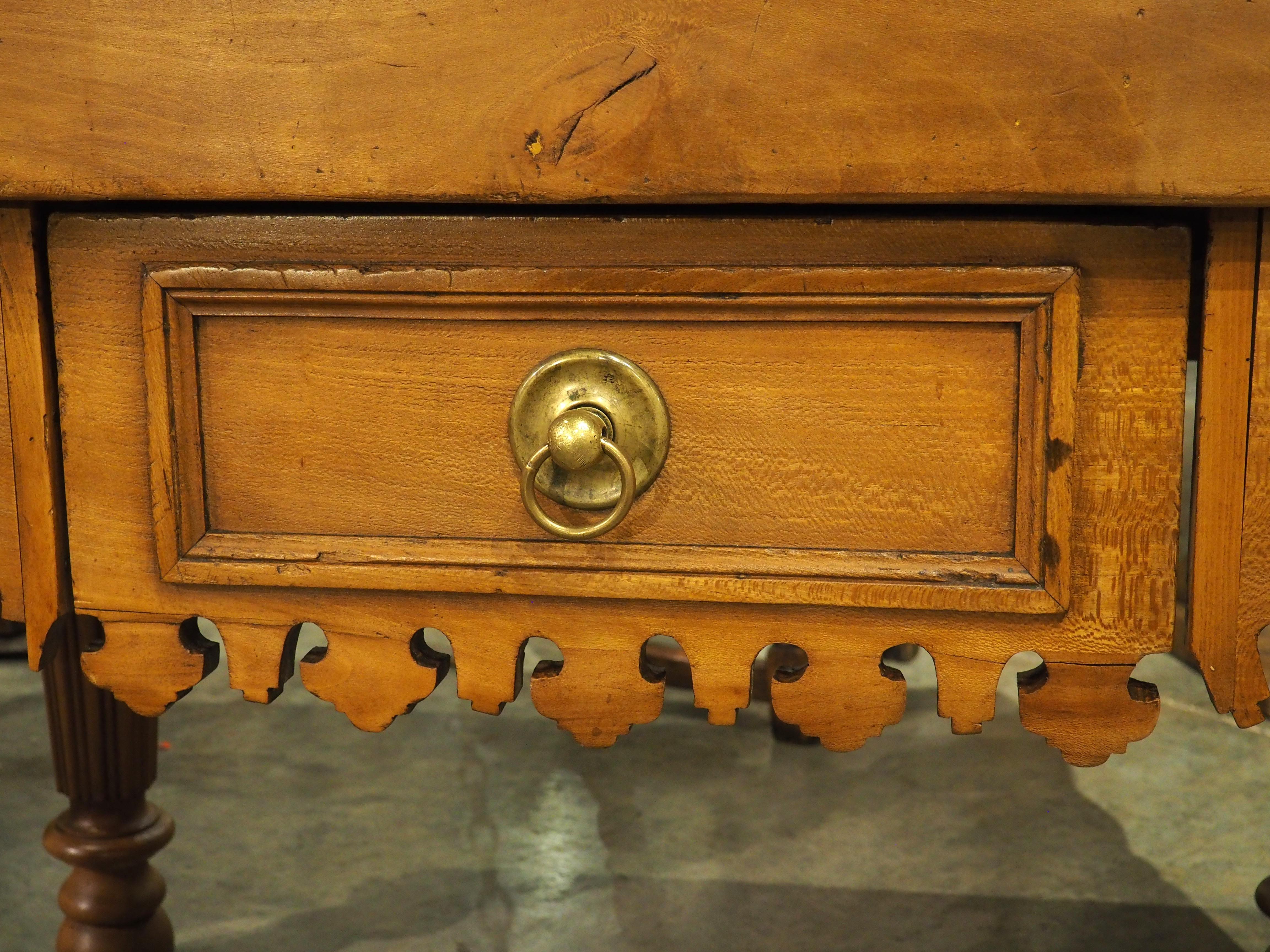 Antique French Kitchen Butcher Block Table with Drawer, Circa 1880 en vente 3