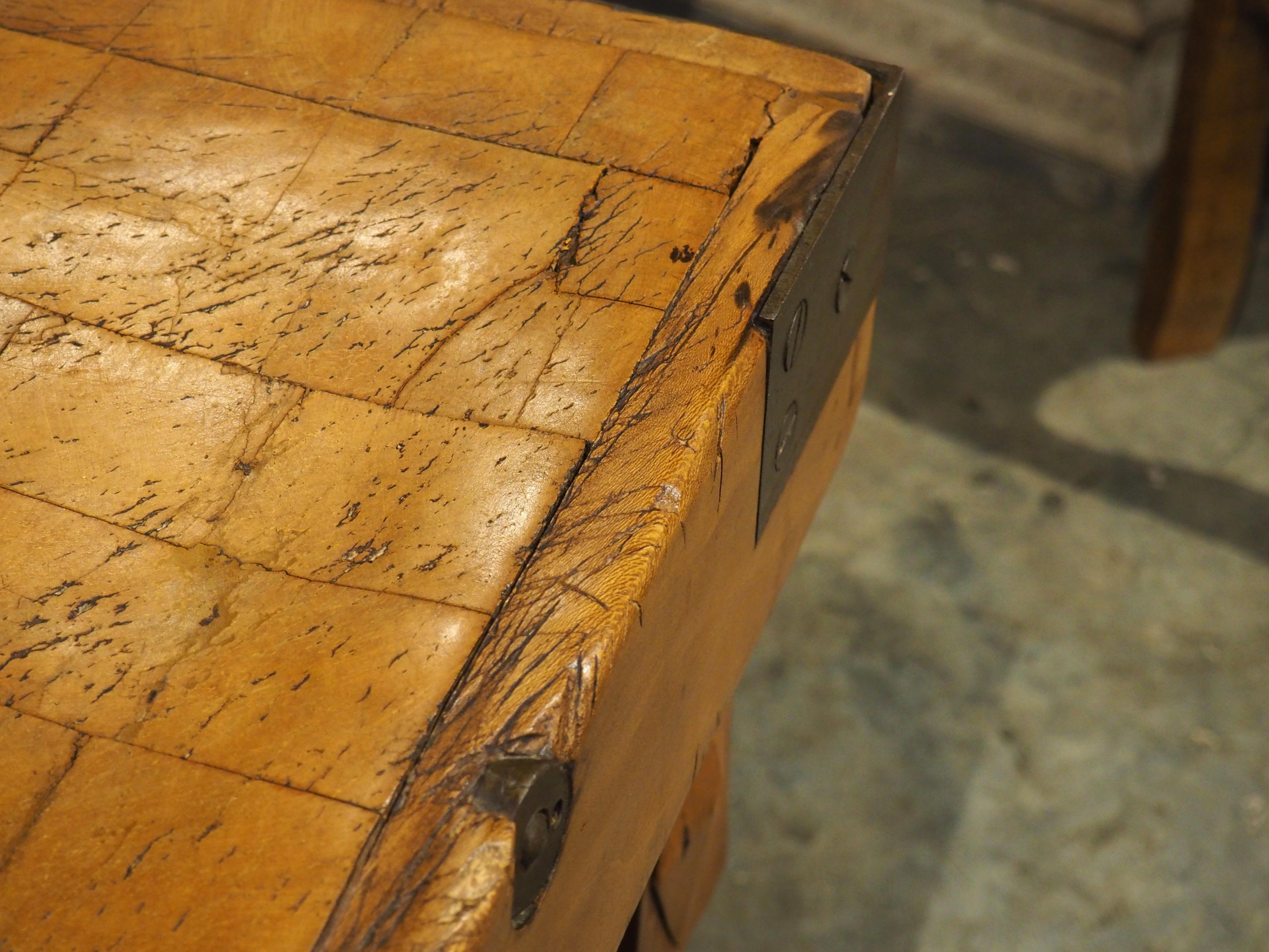 Antique French Kitchen Butcher Block Table with Drawer, Circa 1880 en vente 7
