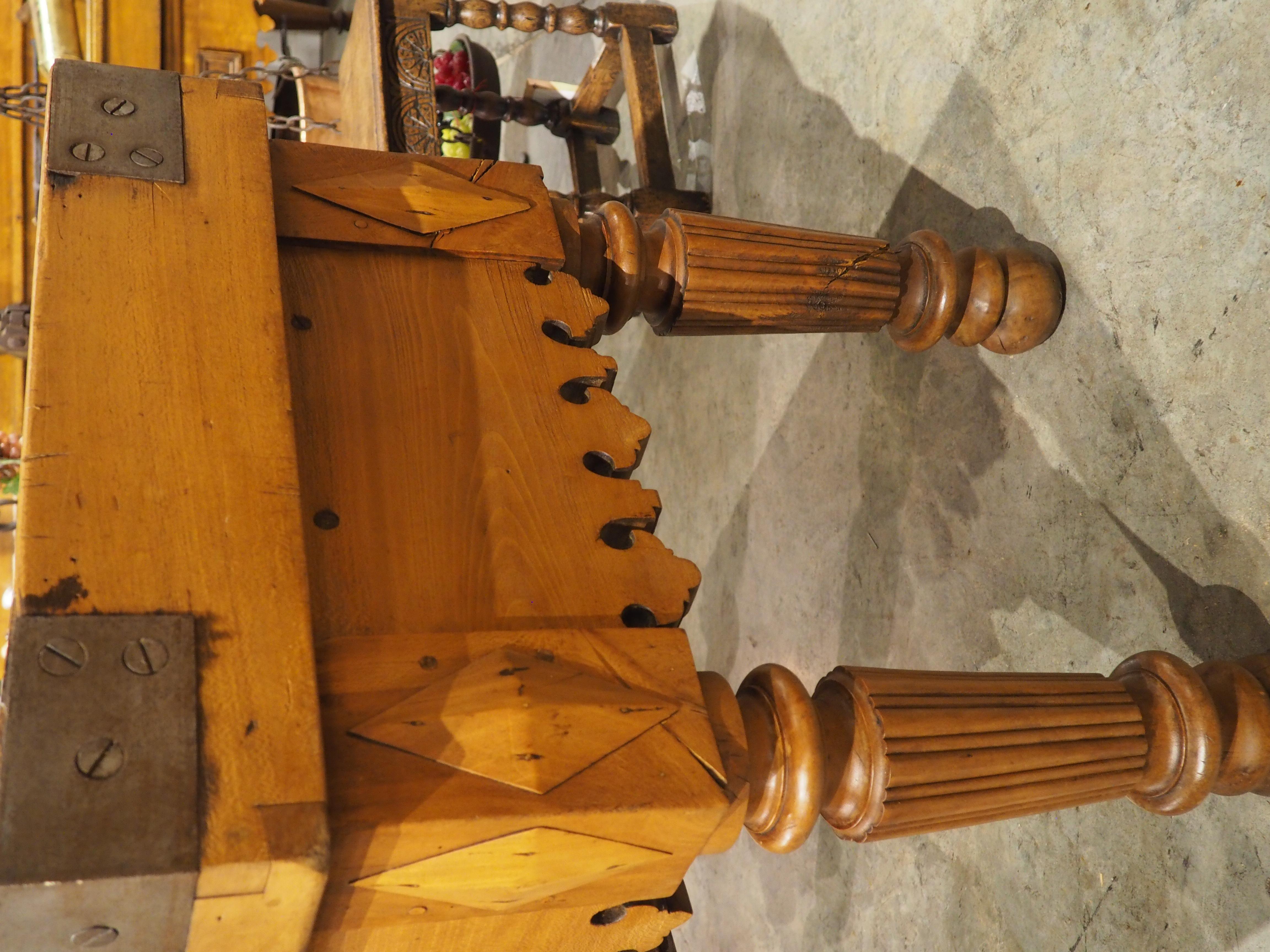 Antique French Kitchen Butcher Block Table with Drawer, Circa 1880 en vente 11