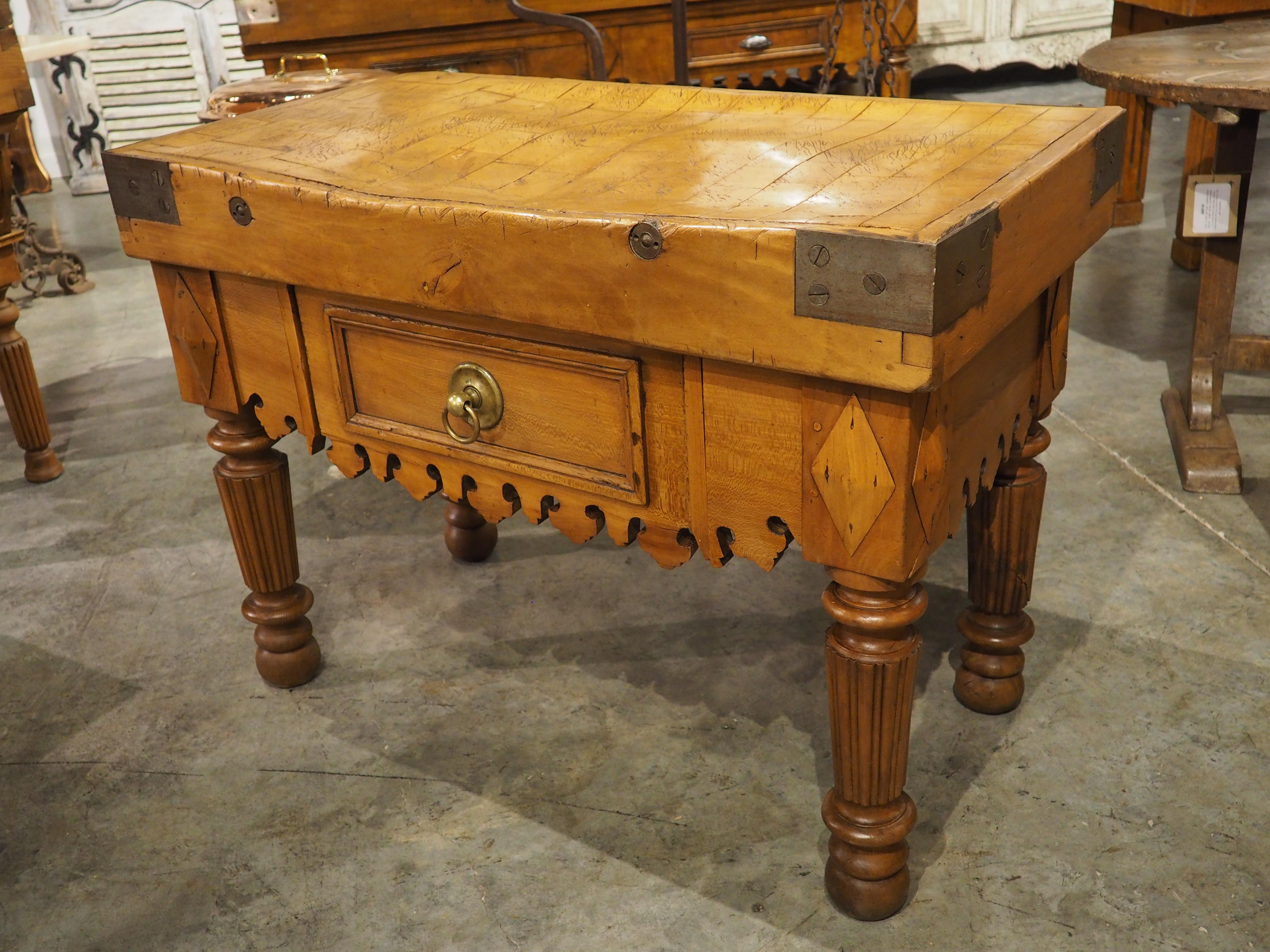 Antique French Kitchen Butcher Block Table with Drawer, Circa 1880 en vente 13